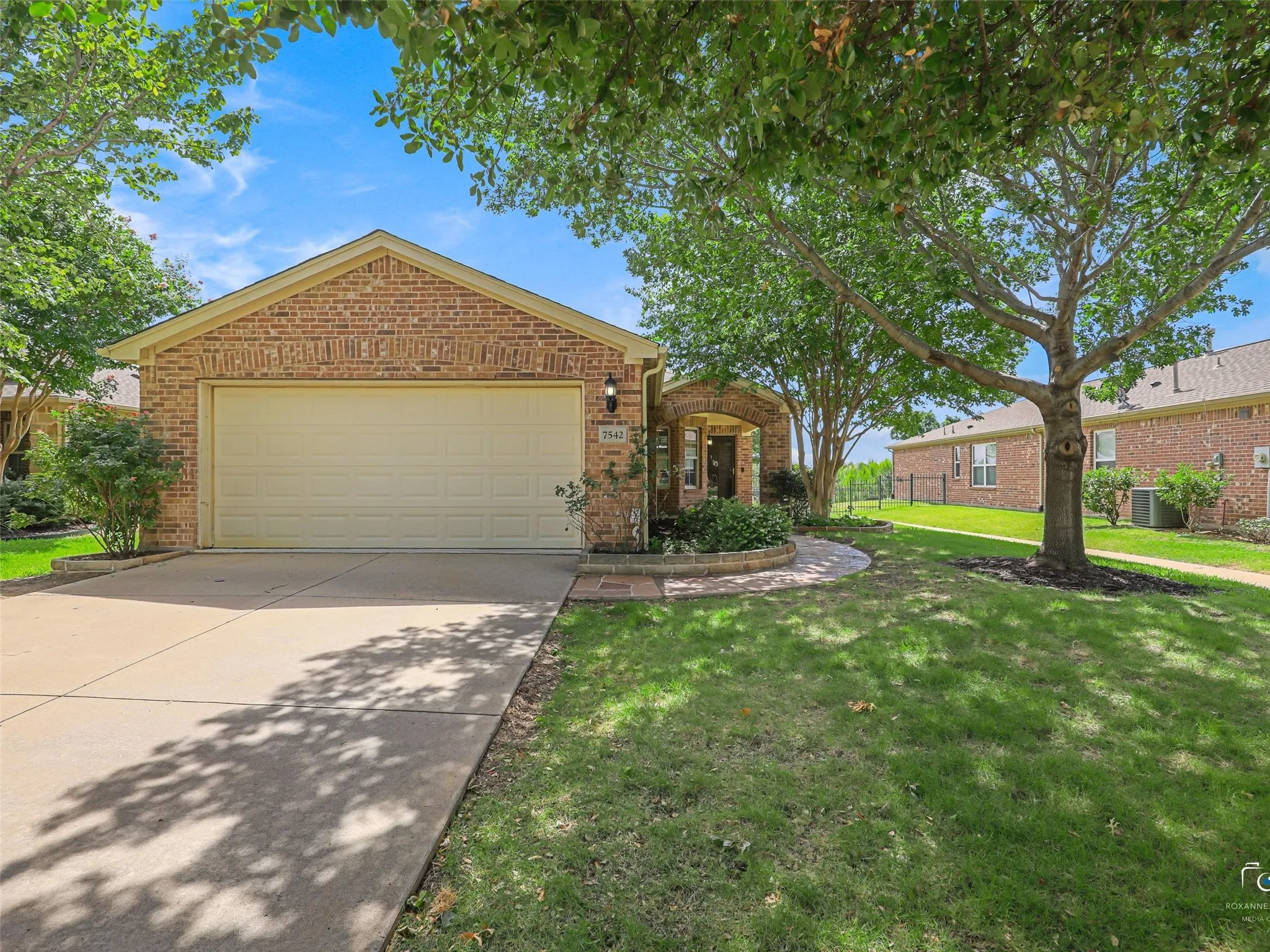 Single Family Residence For Sale in Denton County , 7542 Birmingham Forest Drive, Frisco, Texas 75036, 3 Bedroom, 2 Bathroom, 2 Garage spaces, 1,467 Sqft, built in 2010, mls#21386369, Real Estate Agent in Frisco, Homes For Sale in Denton county, Homes For Sale in Frisco, Realtor in Frisco Texas, Real Estate Brokerage Independent Realty Texas, Luminita Cordes Realtor