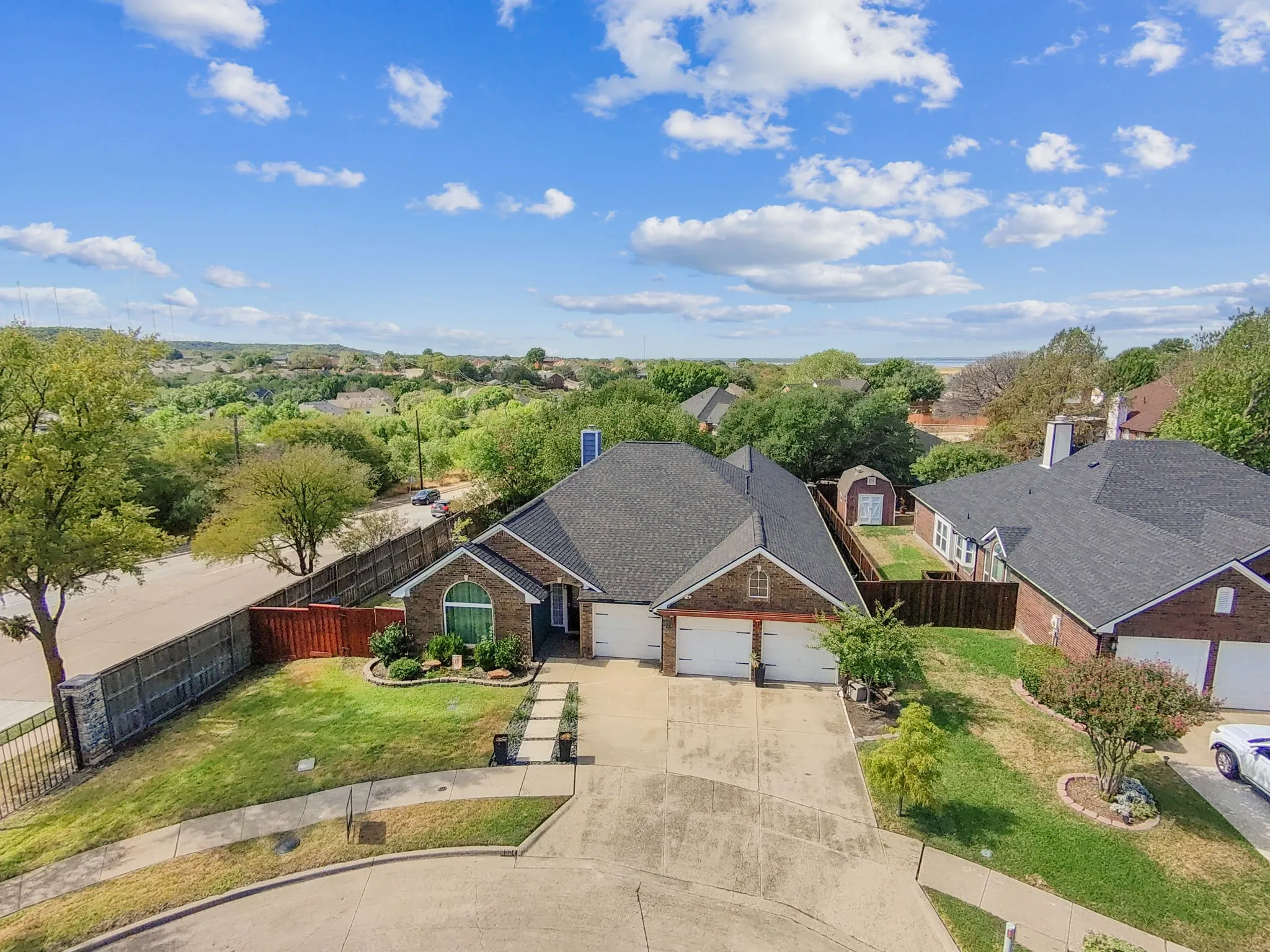 Single Family Residence For Sale in Dallas County , 8304 Crystalwood Drive, Dallas, Texas 75249, 4 Bedroom, 2 Bathroom, 3 Garage spaces, 2,585 Sqft, built in 1989, mls#21394226, Real Estate Agent in Dallas, Homes For Sale in Dallas county, Homes For Sale in Dallas, Realtor in Dallas Texas, Real Estate Brokerage Independent Realty Texas, Luminita Cordes Realtor