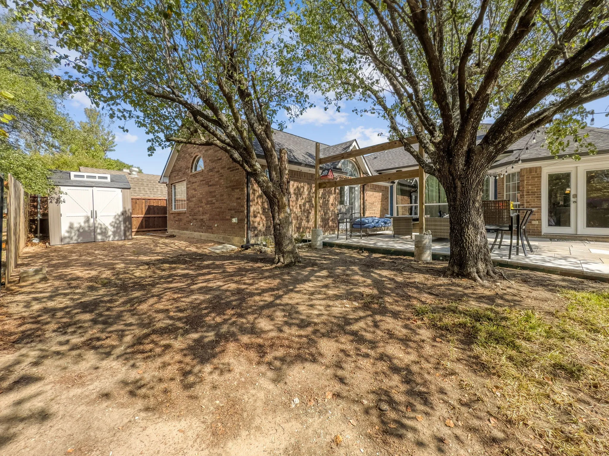 Single Family Residence For Sale in Dallas County , 8304 Crystalwood Drive, Dallas, Texas 75249, 4 Bedroom, 2 Bathroom, 3 Garage spaces, 2,585 Sqft, built in 1989, mls#21394226, Real Estate Agent in Dallas, Homes For Sale in Dallas county, Homes For Sale in Dallas, Realtor in Dallas Texas, Real Estate Brokerage Independent Realty Texas, Luminita Cordes Realtor