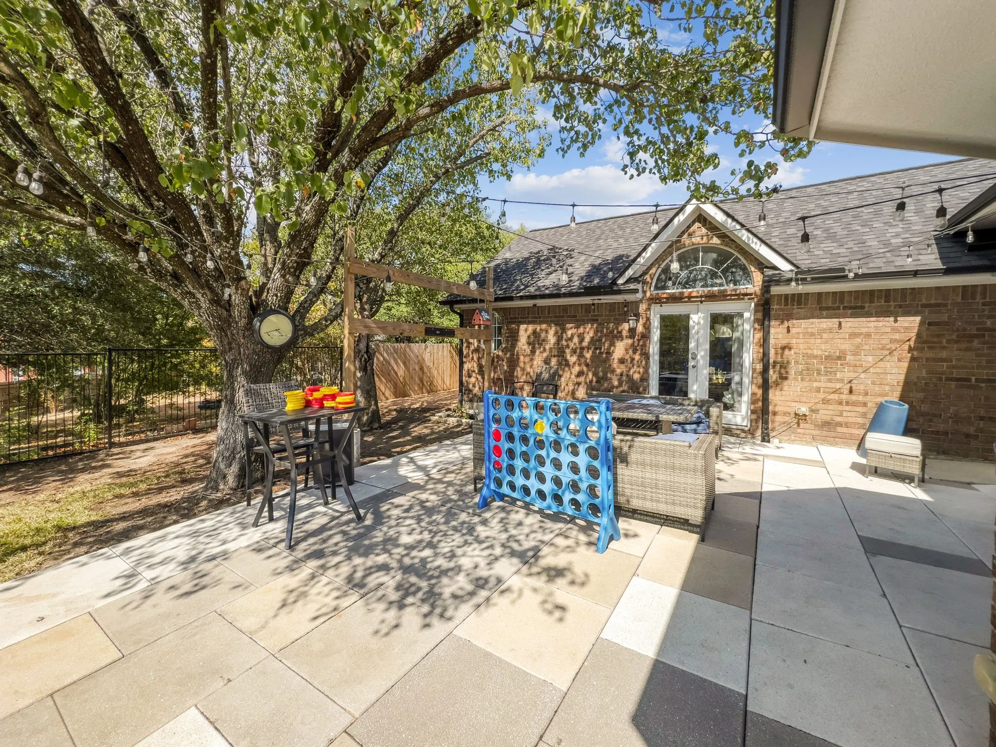 Single Family Residence For Sale in Dallas County , 8304 Crystalwood Drive, Dallas, Texas 75249, 4 Bedroom, 2 Bathroom, 3 Garage spaces, 2,585 Sqft, built in 1989, mls#21394226, Real Estate Agent in Dallas, Homes For Sale in Dallas county, Homes For Sale in Dallas, Realtor in Dallas Texas, Real Estate Brokerage Independent Realty Texas, Luminita Cordes Realtor