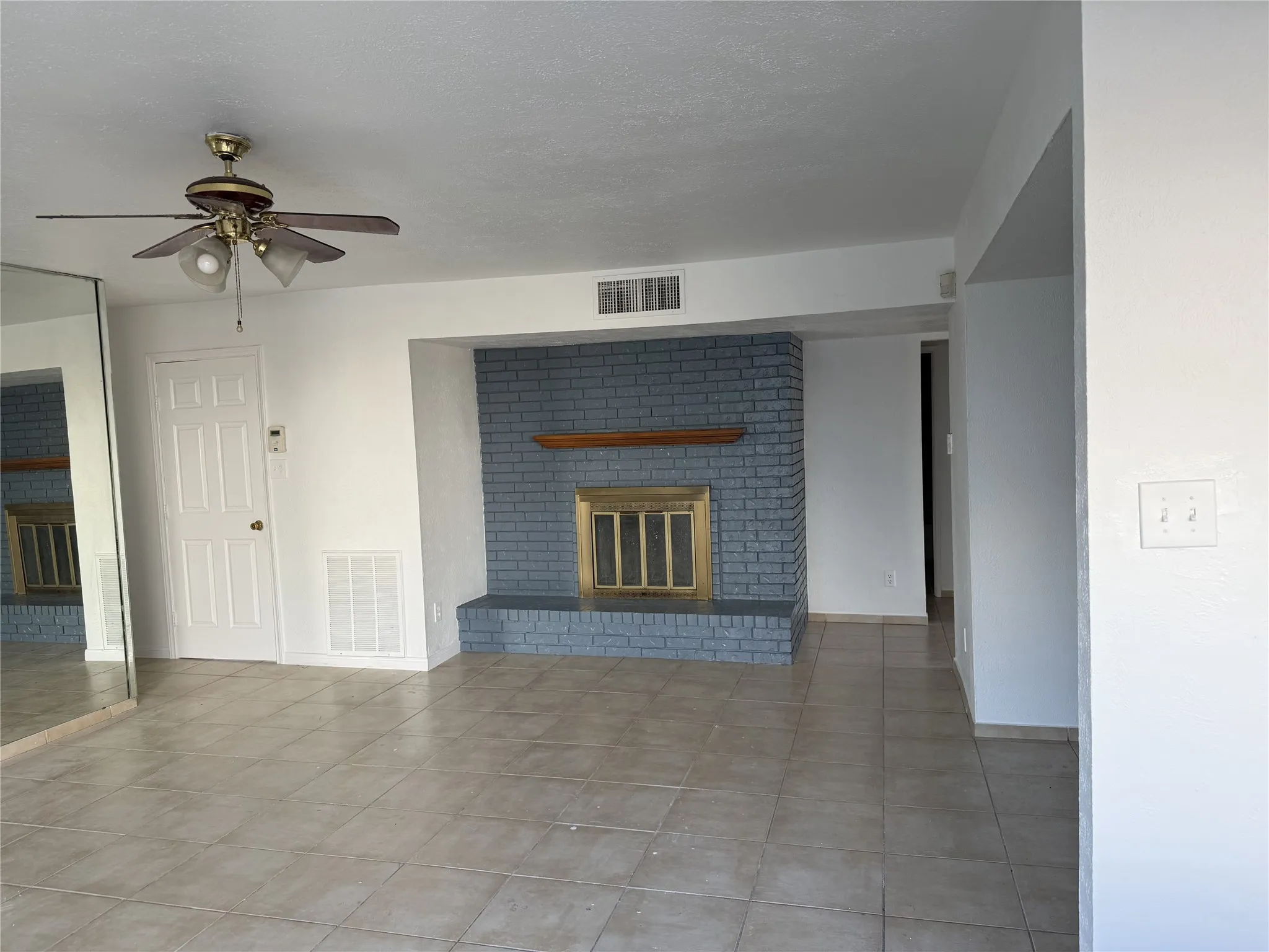 Single Family Residence For Sale in Dallas County , 11634 Featherbrook Drive, Dallas, Texas 75228, 4 Bedroom, 2 Bathroom, 2 Garage spaces, 1,731 Sqft, built in 1979, mls#21391365, Real Estate Agent in Dallas, Homes For Sale in Dallas county, Homes For Sale in Dallas, Realtor in Dallas Texas, Real Estate Brokerage Independent Realty Texas, Luminita Cordes Realtor