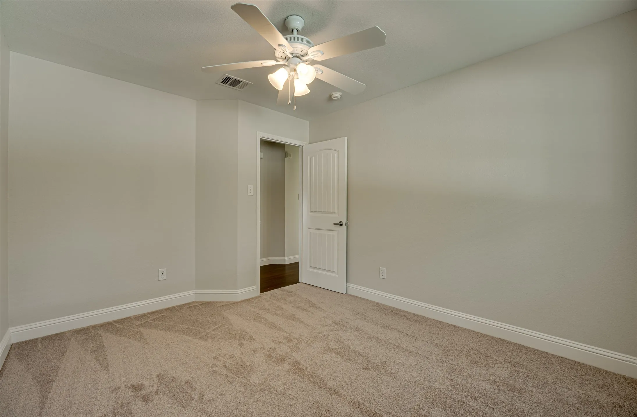 Single Family Residence For Rent in Collin County , 3620 Temecula Creek Trail, Mc Kinney, Texas 75070, 3 Bedroom, 2 Bathroom, 2 Garage spaces, 1,404 Sqft, built in 2005, mls#21394233, Real Estate Agent in Mc Kinney, Homes For Rent in Collin county, Homes For Rent in Mc Kinney, Realtor in Mc Kinney Texas, Real Estate Brokerage Independent Realty Texas, Luminita Cordes Realtor