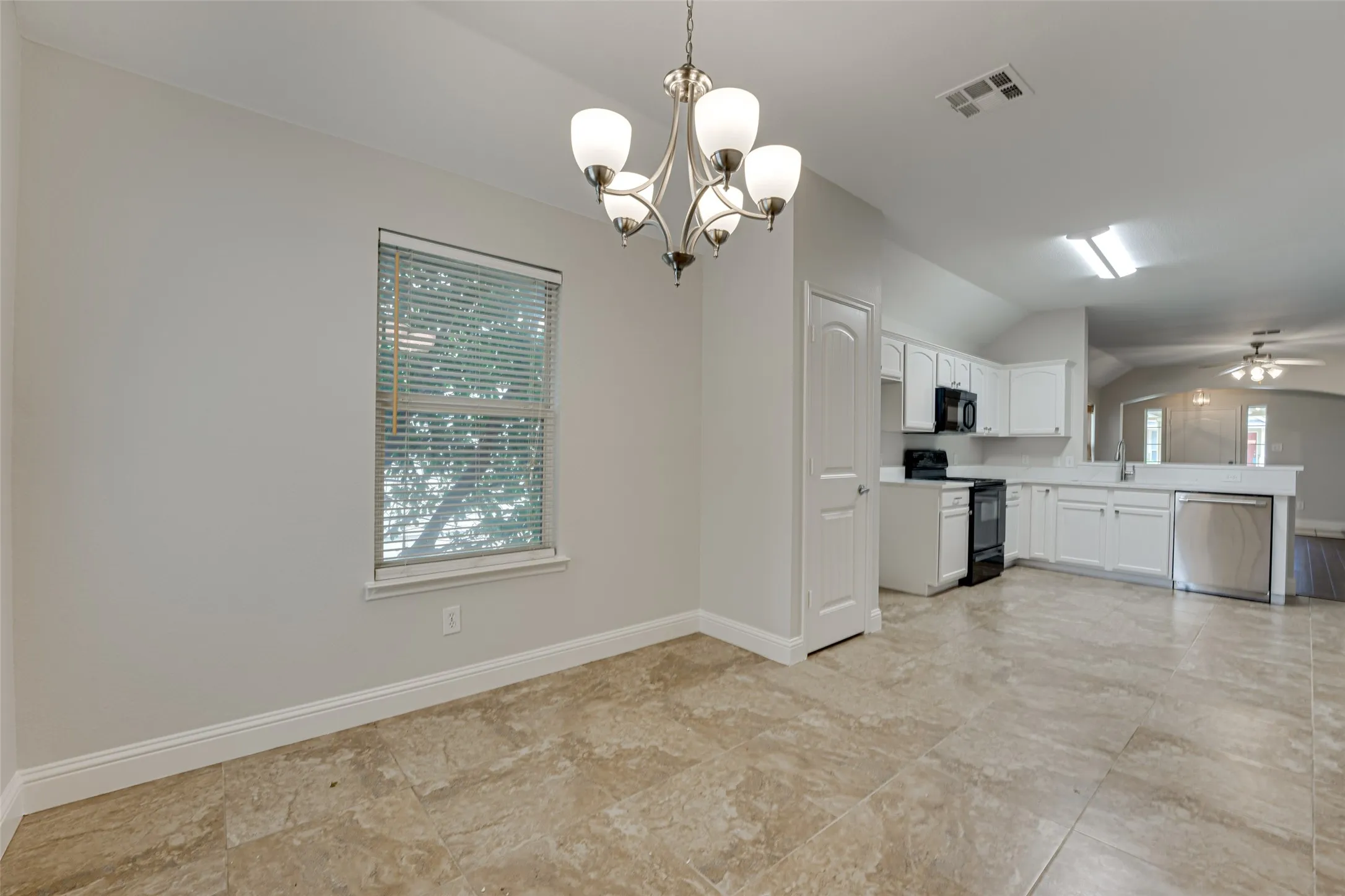 Single Family Residence For Rent in Collin County , 3620 Temecula Creek Trail, Mc Kinney, Texas 75070, 3 Bedroom, 2 Bathroom, 2 Garage spaces, 1,404 Sqft, built in 2005, mls#21394233, Real Estate Agent in Mc Kinney, Homes For Rent in Collin county, Homes For Rent in Mc Kinney, Realtor in Mc Kinney Texas, Real Estate Brokerage Independent Realty Texas, Luminita Cordes Realtor