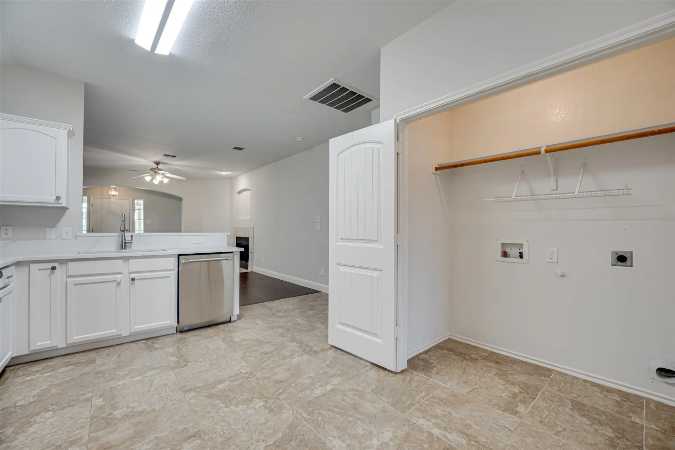 Single Family Residence For Rent in Collin County , 3620 Temecula Creek Trail, Mc Kinney, Texas 75070, 3 Bedroom, 2 Bathroom, 2 Garage spaces, 1,404 Sqft, built in 2005, mls#21394233, Real Estate Agent in Mc Kinney, Homes For Rent in Collin county, Homes For Rent in Mc Kinney, Realtor in Mc Kinney Texas, Real Estate Brokerage Independent Realty Texas, Luminita Cordes Realtor