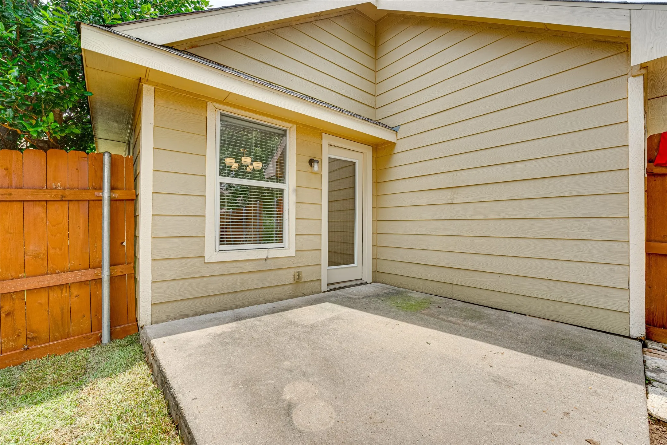 Single Family Residence For Rent in Collin County , 3620 Temecula Creek Trail, Mc Kinney, Texas 75070, 3 Bedroom, 2 Bathroom, 2 Garage spaces, 1,404 Sqft, built in 2005, mls#21394233, Real Estate Agent in Mc Kinney, Homes For Rent in Collin county, Homes For Rent in Mc Kinney, Realtor in Mc Kinney Texas, Real Estate Brokerage Independent Realty Texas, Luminita Cordes Realtor