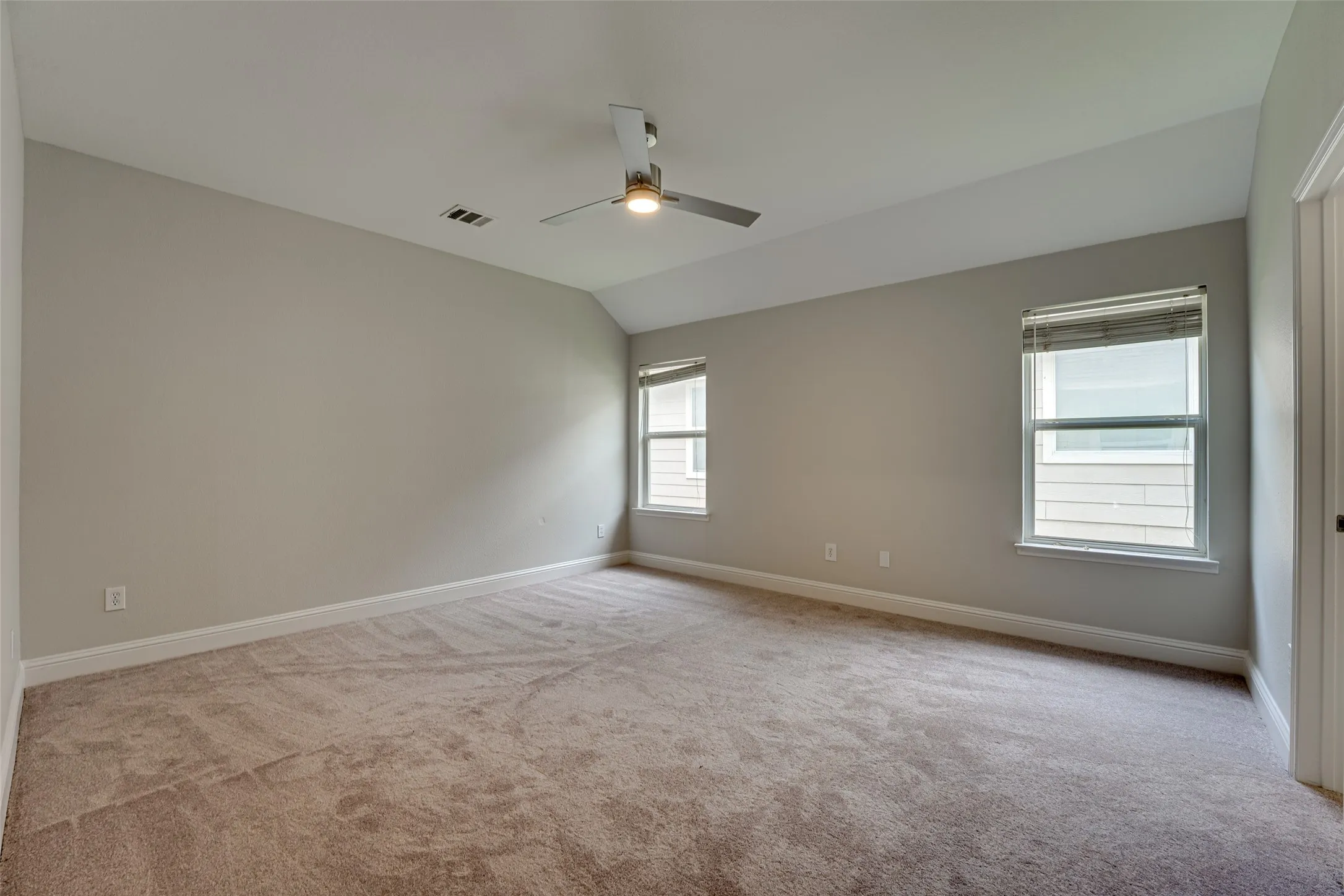 Single Family Residence For Rent in Collin County , 3620 Temecula Creek Trail, Mc Kinney, Texas 75070, 3 Bedroom, 2 Bathroom, 2 Garage spaces, 1,404 Sqft, built in 2005, mls#21394233, Real Estate Agent in Mc Kinney, Homes For Rent in Collin county, Homes For Rent in Mc Kinney, Realtor in Mc Kinney Texas, Real Estate Brokerage Independent Realty Texas, Luminita Cordes Realtor