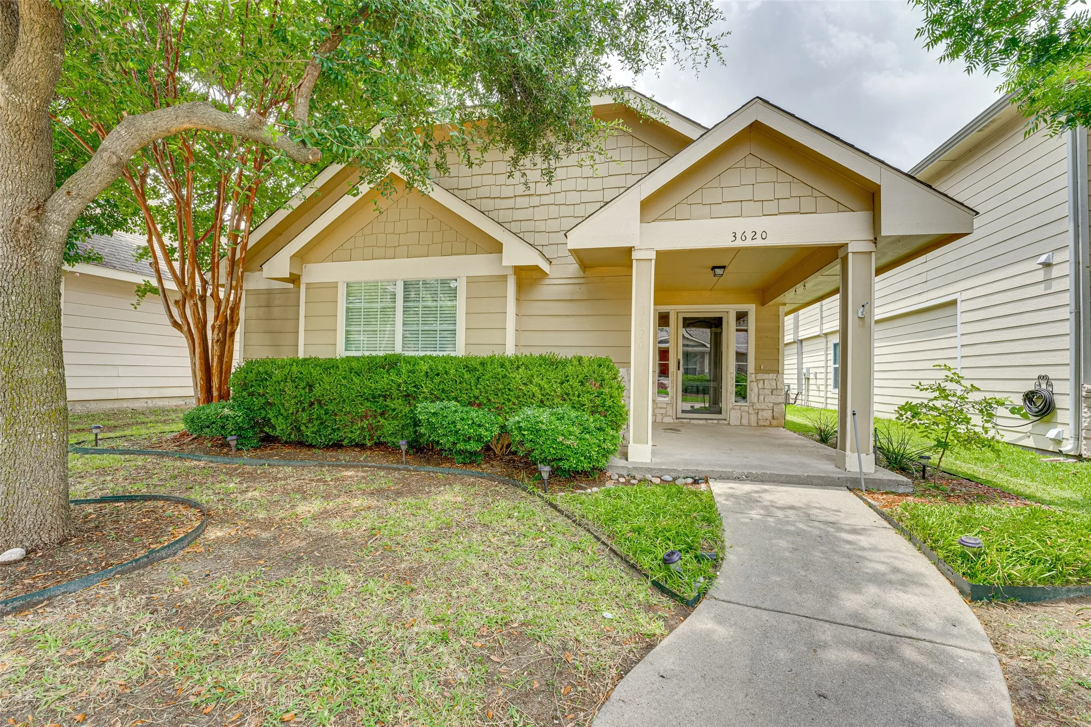 Single Family Residence For Rent in Collin County , 3620 Temecula Creek Trail, Mc Kinney, Texas 75070, 3 Bedroom, 2 Bathroom, 2 Garage spaces, 1,404 Sqft, built in 2005, mls#21394233, Real Estate Agent in Mc Kinney, Homes For Rent in Collin county, Homes For Rent in Mc Kinney, Realtor in Mc Kinney Texas, Real Estate Brokerage Independent Realty Texas, Luminita Cordes Realtor