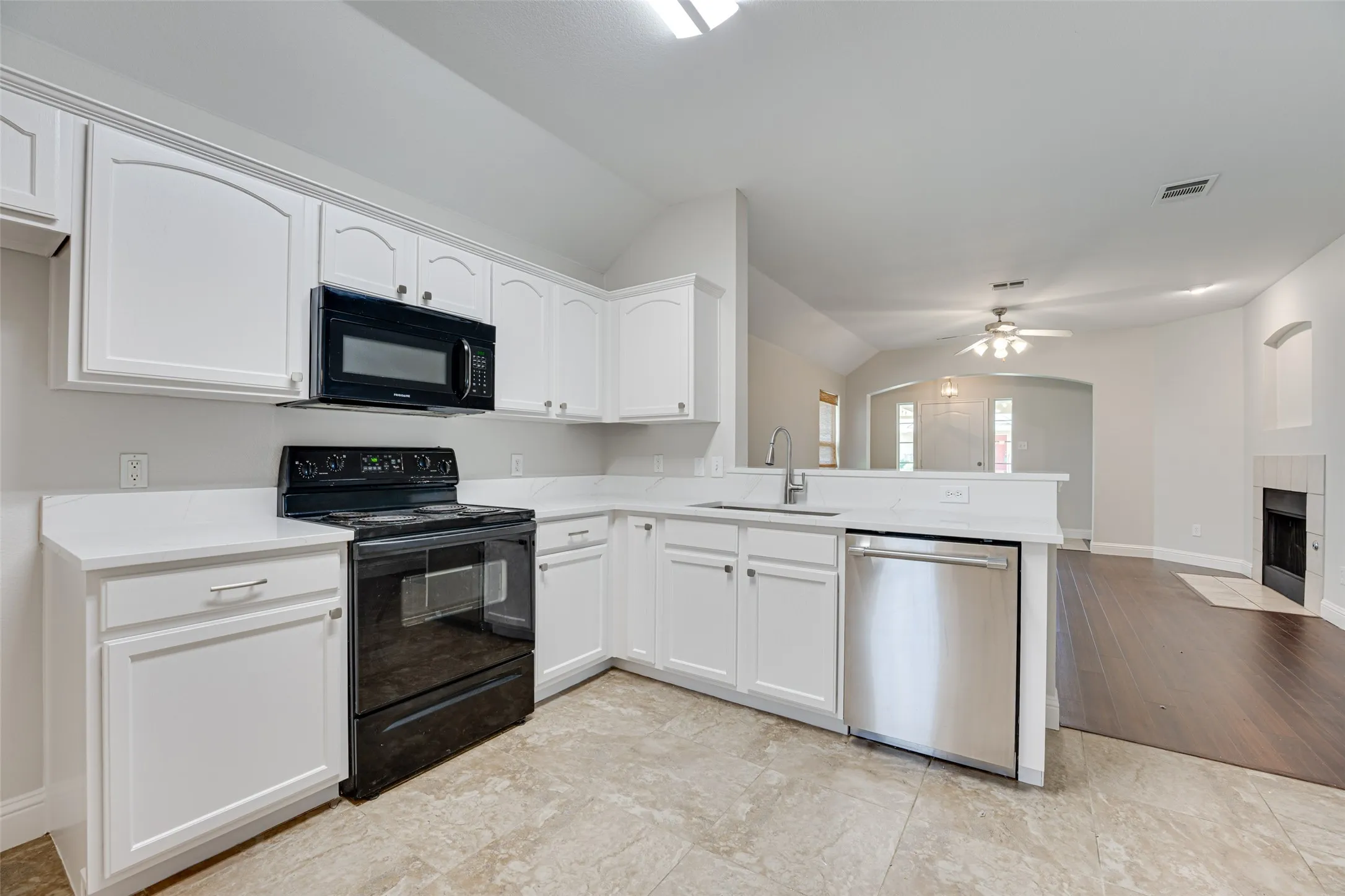 Single Family Residence For Rent in Collin County , 3620 Temecula Creek Trail, Mc Kinney, Texas 75070, 3 Bedroom, 2 Bathroom, 2 Garage spaces, 1,404 Sqft, built in 2005, mls#21394233, Real Estate Agent in Mc Kinney, Homes For Rent in Collin county, Homes For Rent in Mc Kinney, Realtor in Mc Kinney Texas, Real Estate Brokerage Independent Realty Texas, Luminita Cordes Realtor