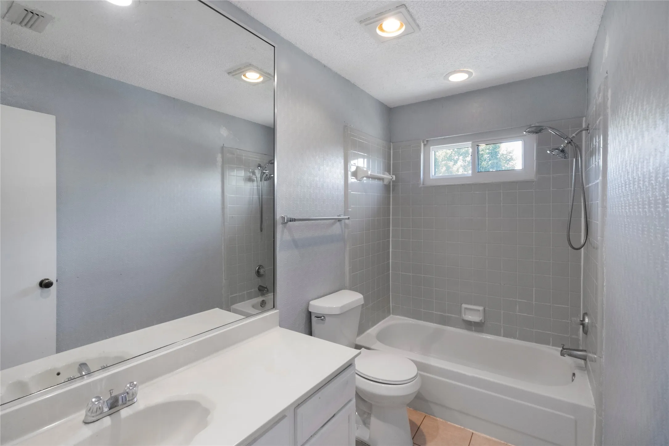 Single Family Residence For Sale in Dallas County , 1908 Prairie Creek Trail, Garland, Texas 75040, 3 Bedroom, 3 Bathroom, 2 Garage spaces, 1,573 Sqft, built in 1987, mls#21386282, Real Estate Agent in Garland, Homes For Sale in Dallas county, Homes For Sale in Garland, Realtor in Garland Texas, Real Estate Brokerage Independent Realty Texas, Luminita Cordes Realtor