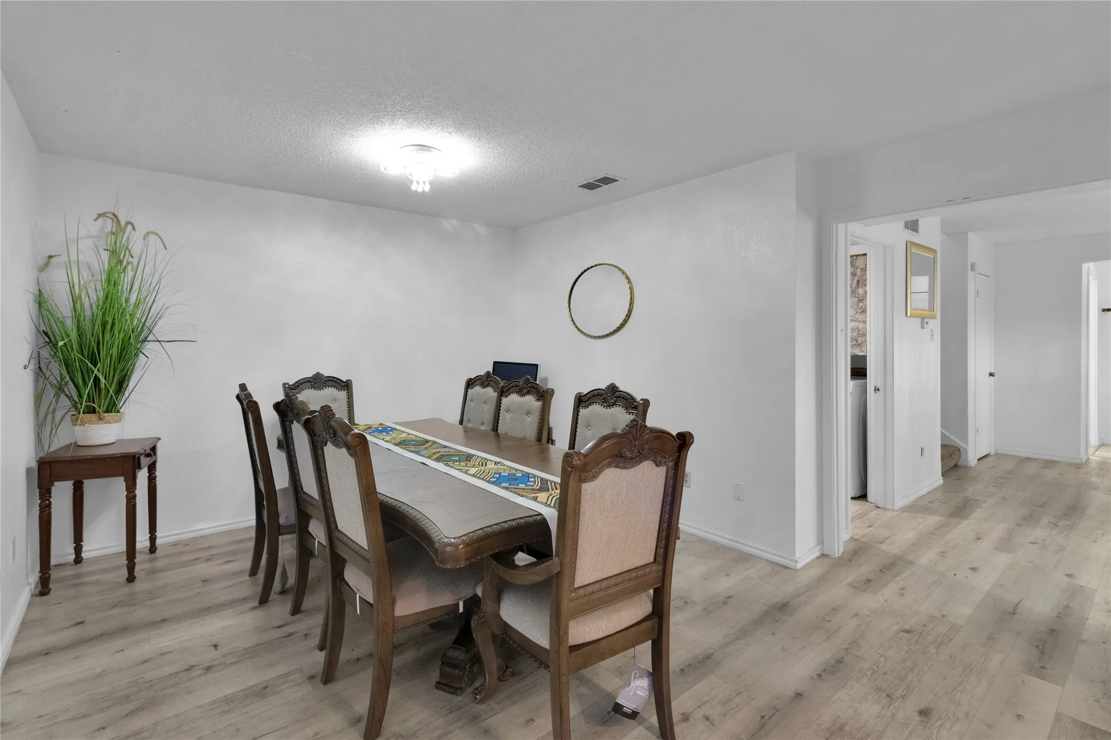 Single Family Residence For Sale in Dallas County , 1908 Prairie Creek Trail, Garland, Texas 75040, 3 Bedroom, 3 Bathroom, 2 Garage spaces, 1,573 Sqft, built in 1987, mls#21386282, Real Estate Agent in Garland, Homes For Sale in Dallas county, Homes For Sale in Garland, Realtor in Garland Texas, Real Estate Brokerage Independent Realty Texas, Luminita Cordes Realtor