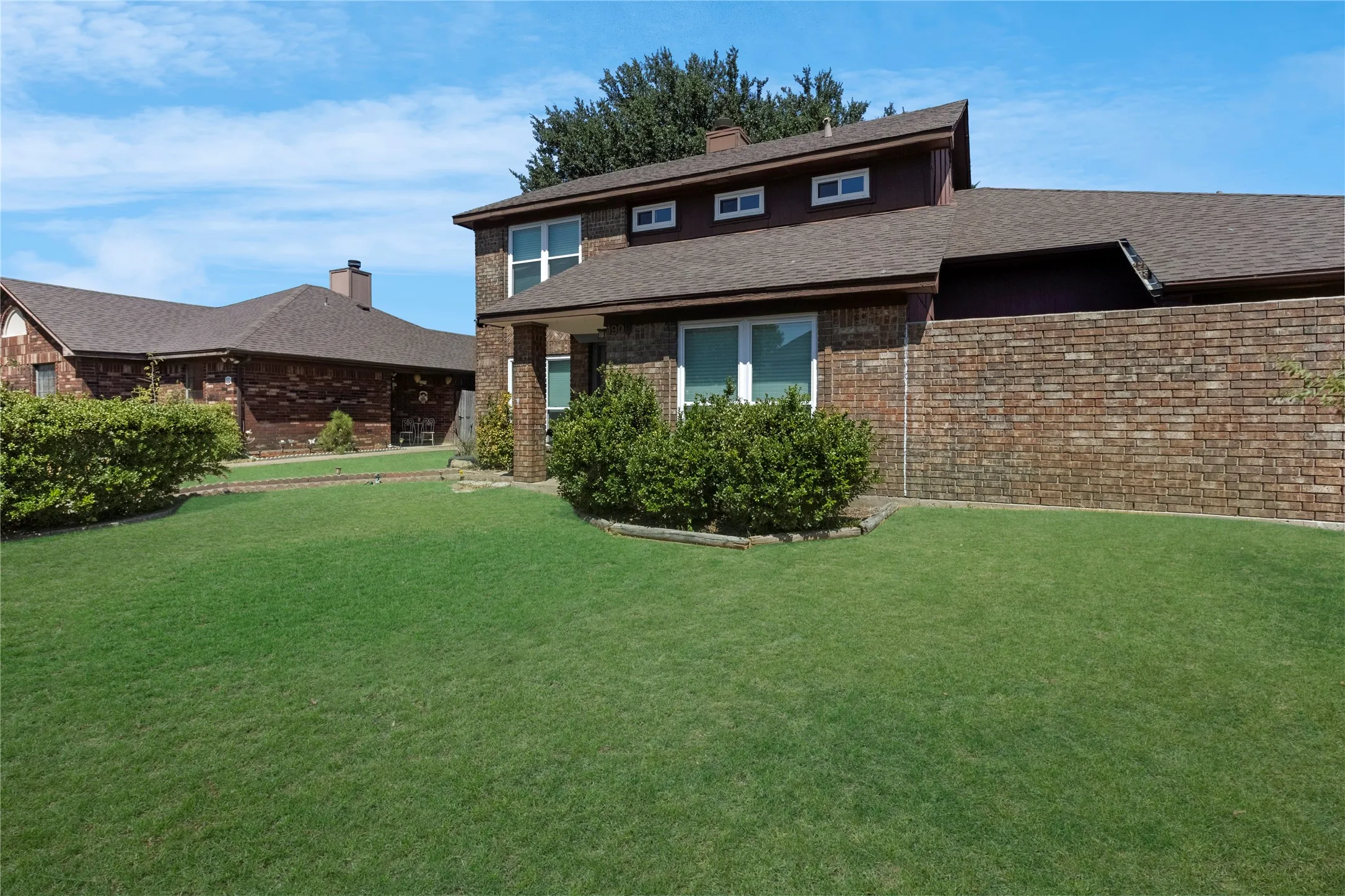 Single Family Residence For Sale in Dallas County , 1908 Prairie Creek Trail, Garland, Texas 75040, 3 Bedroom, 3 Bathroom, 2 Garage spaces, 1,573 Sqft, built in 1987, mls#21386282, Real Estate Agent in Garland, Homes For Sale in Dallas county, Homes For Sale in Garland, Realtor in Garland Texas, Real Estate Brokerage Independent Realty Texas, Luminita Cordes Realtor