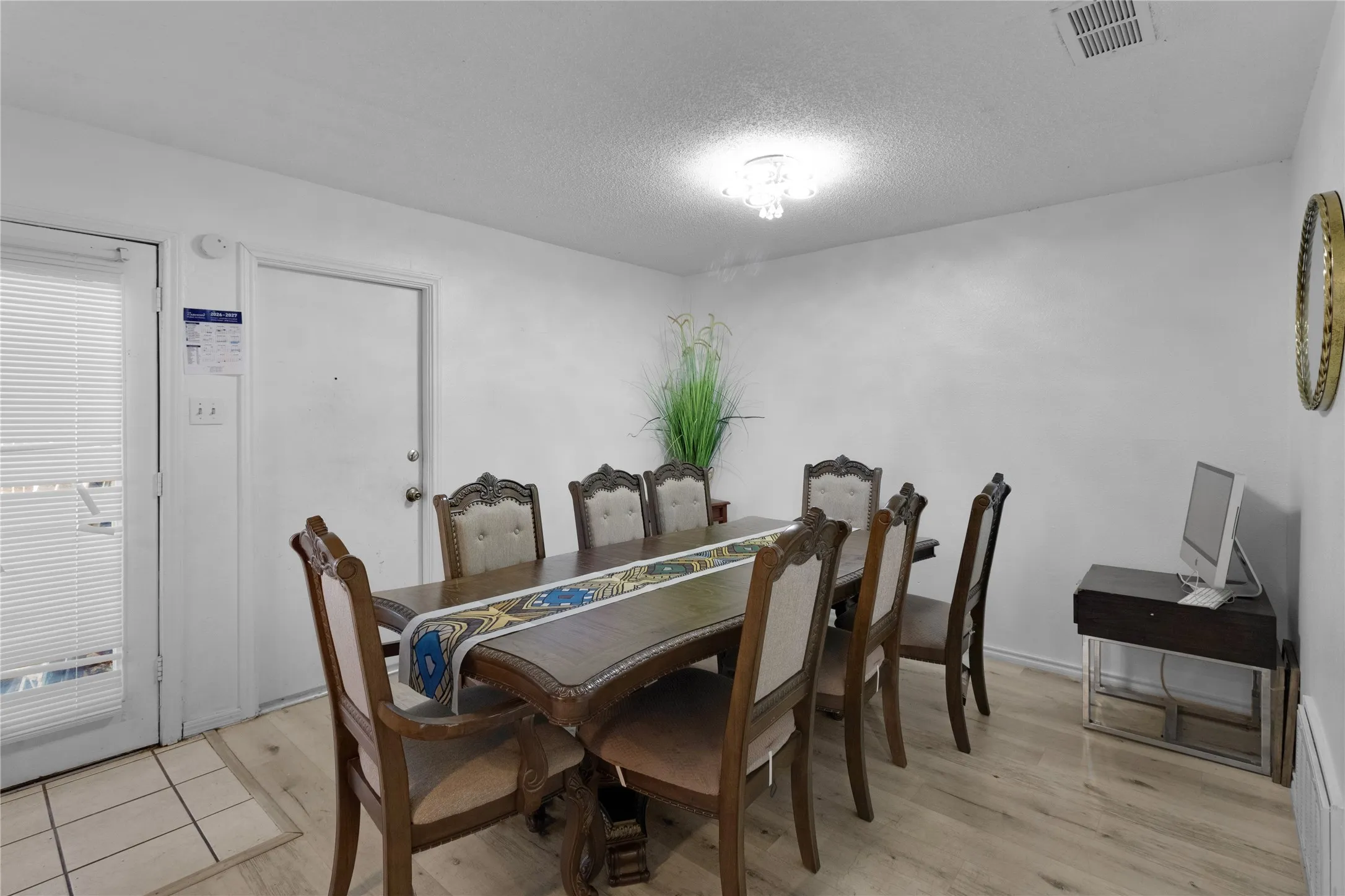 Single Family Residence For Sale in Dallas County , 1908 Prairie Creek Trail, Garland, Texas 75040, 3 Bedroom, 3 Bathroom, 2 Garage spaces, 1,573 Sqft, built in 1987, mls#21386282, Real Estate Agent in Garland, Homes For Sale in Dallas county, Homes For Sale in Garland, Realtor in Garland Texas, Real Estate Brokerage Independent Realty Texas, Luminita Cordes Realtor