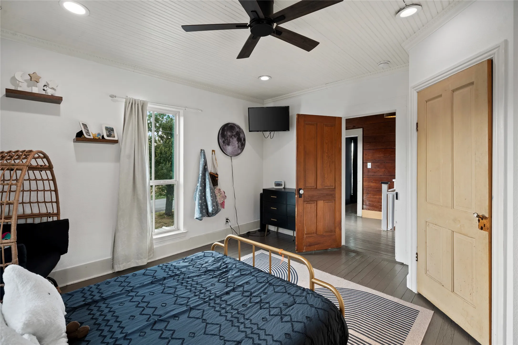 Wood-finish flooring with a ceiling fan, recessed lighting, and white beadboard ceiling