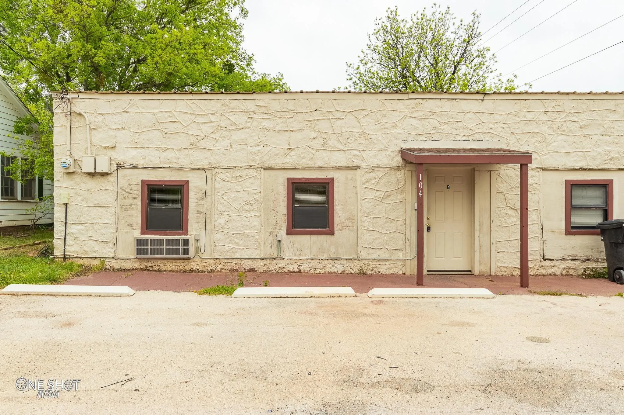 Duplex For Rent in Taylor County , 104 College Drive B, Abilene, Texas 79601, 0, 1 Bathroom, Garage spaces, 2,120 Sqft, built in 1929, mls#21394230, Real Estate Agent in Abilene, Homes For Rent in Taylor county, Homes For Rent in Abilene, Realtor in Abilene Texas, Real Estate Brokerage Independent Realty Texas, Luminita Cordes Realtor