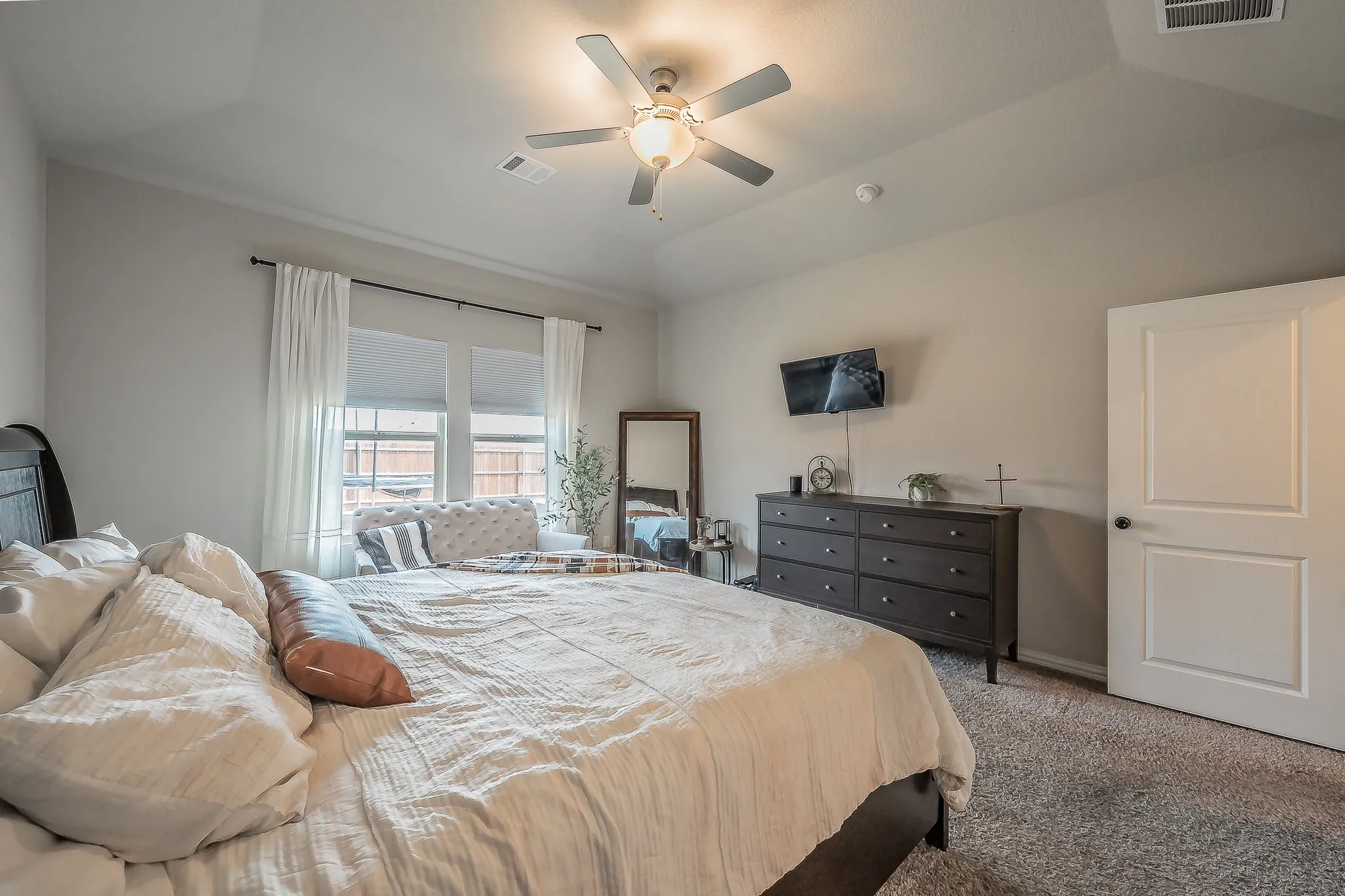 Single Family Residence For Sale in Tarrant County , 2132 Sun Star Drive, Haslet, Texas 76052, 5 Bedroom, 3 Bathroom, 2 Garage spaces, 3,060 Sqft, built in 2021, mls#21385656, Real Estate Agent in Haslet, Homes For Sale in Tarrant county, Homes For Sale in Haslet, Realtor in Haslet Texas, Real Estate Brokerage Independent Realty Texas, Luminita Cordes Realtor