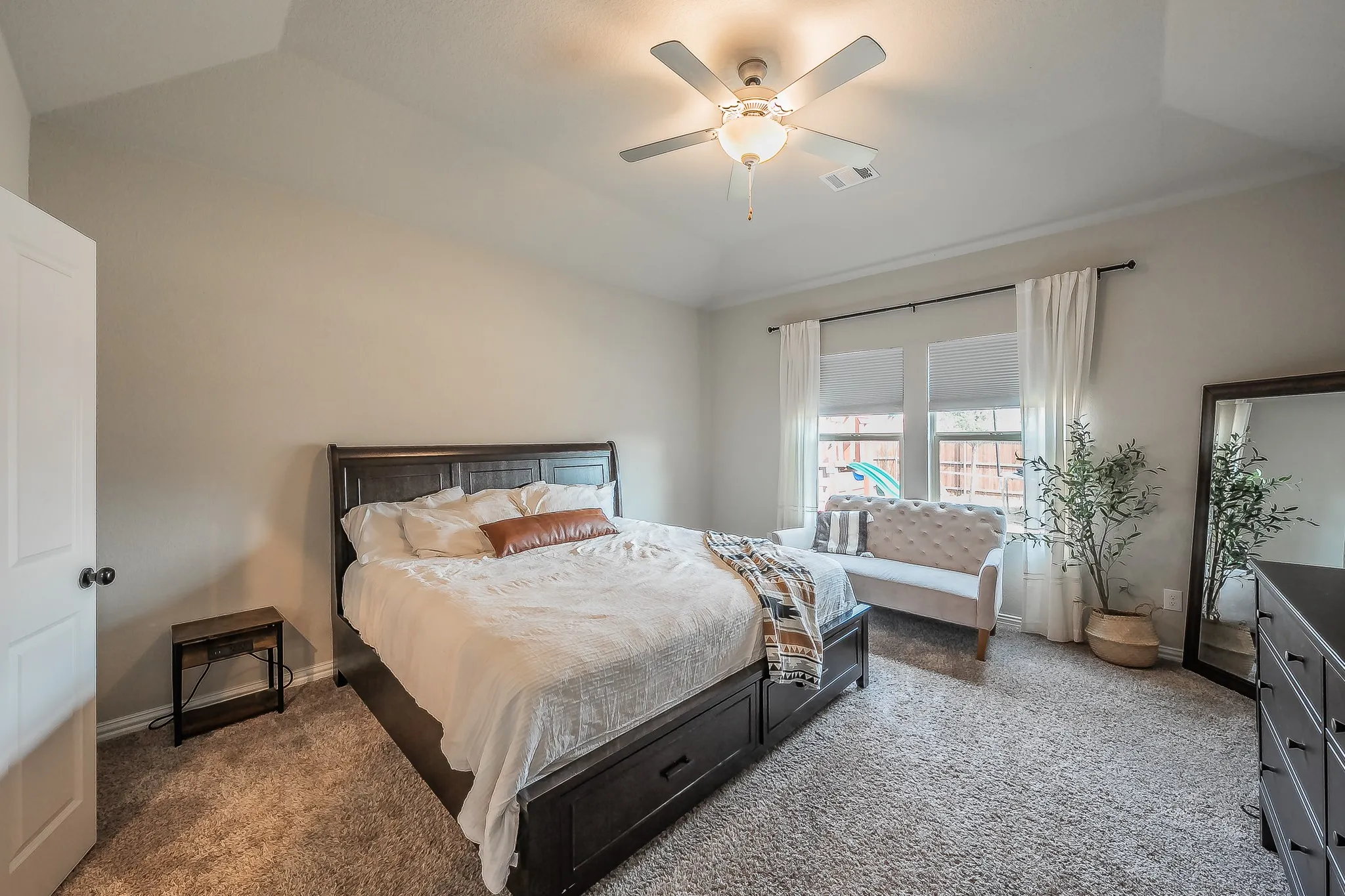 Single Family Residence For Sale in Tarrant County , 2132 Sun Star Drive, Haslet, Texas 76052, 5 Bedroom, 3 Bathroom, 2 Garage spaces, 3,060 Sqft, built in 2021, mls#21385656, Real Estate Agent in Haslet, Homes For Sale in Tarrant county, Homes For Sale in Haslet, Realtor in Haslet Texas, Real Estate Brokerage Independent Realty Texas, Luminita Cordes Realtor