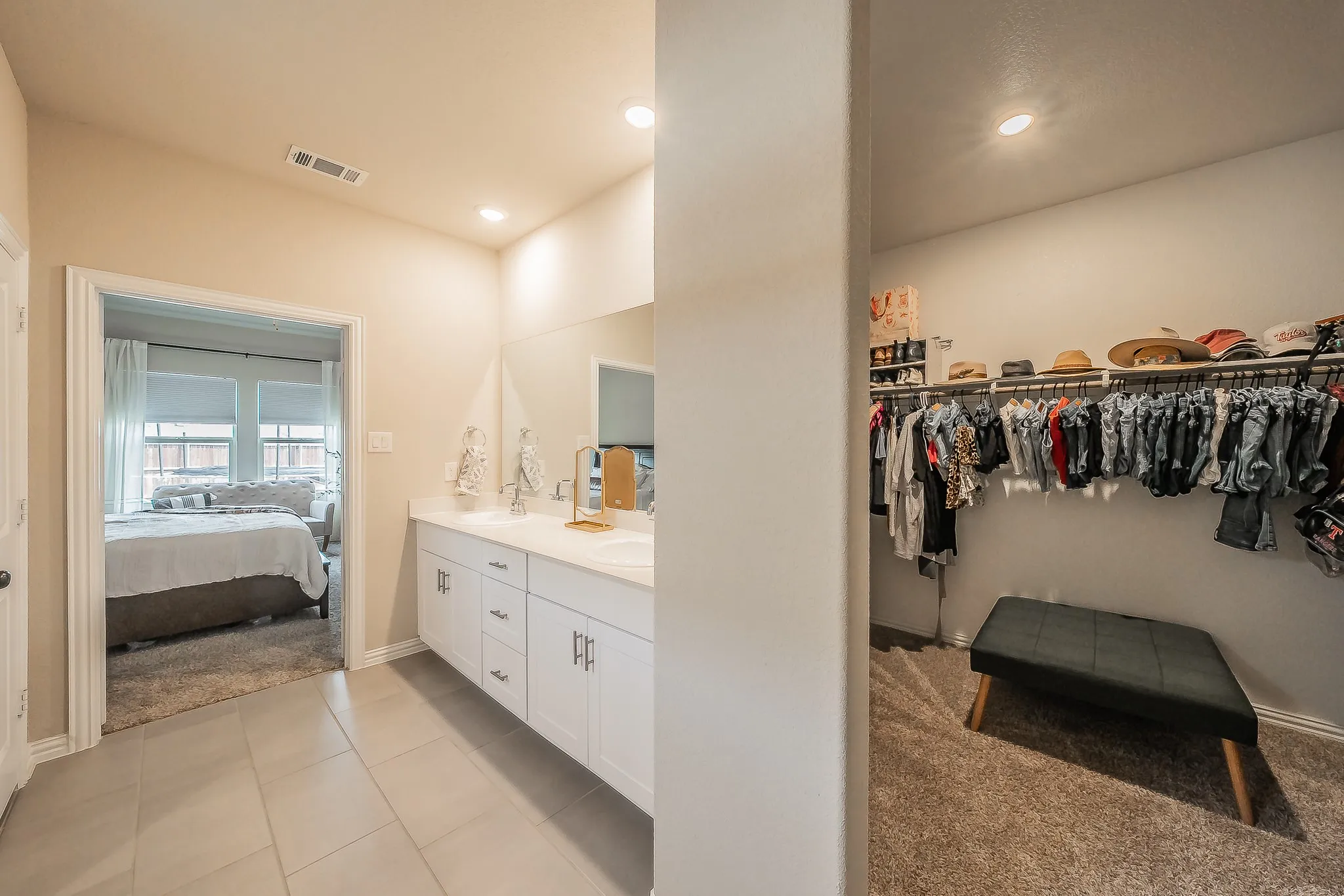 Single Family Residence For Sale in Tarrant County , 2132 Sun Star Drive, Haslet, Texas 76052, 5 Bedroom, 3 Bathroom, 2 Garage spaces, 3,060 Sqft, built in 2021, mls#21385656, Real Estate Agent in Haslet, Homes For Sale in Tarrant county, Homes For Sale in Haslet, Realtor in Haslet Texas, Real Estate Brokerage Independent Realty Texas, Luminita Cordes Realtor