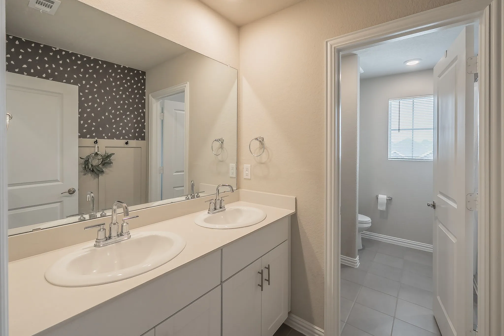 Single Family Residence For Sale in Tarrant County , 2132 Sun Star Drive, Haslet, Texas 76052, 5 Bedroom, 3 Bathroom, 2 Garage spaces, 3,060 Sqft, built in 2021, mls#21385656, Real Estate Agent in Haslet, Homes For Sale in Tarrant county, Homes For Sale in Haslet, Realtor in Haslet Texas, Real Estate Brokerage Independent Realty Texas, Luminita Cordes Realtor
