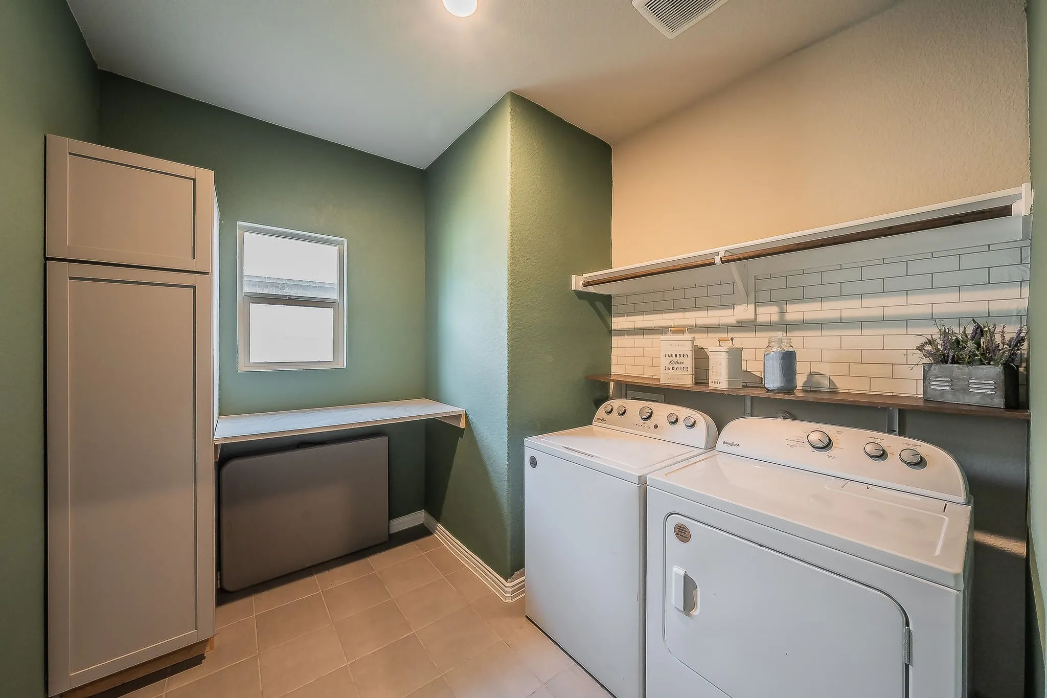 Single Family Residence For Sale in Tarrant County , 2132 Sun Star Drive, Haslet, Texas 76052, 5 Bedroom, 3 Bathroom, 2 Garage spaces, 3,060 Sqft, built in 2021, mls#21385656, Real Estate Agent in Haslet, Homes For Sale in Tarrant county, Homes For Sale in Haslet, Realtor in Haslet Texas, Real Estate Brokerage Independent Realty Texas, Luminita Cordes Realtor