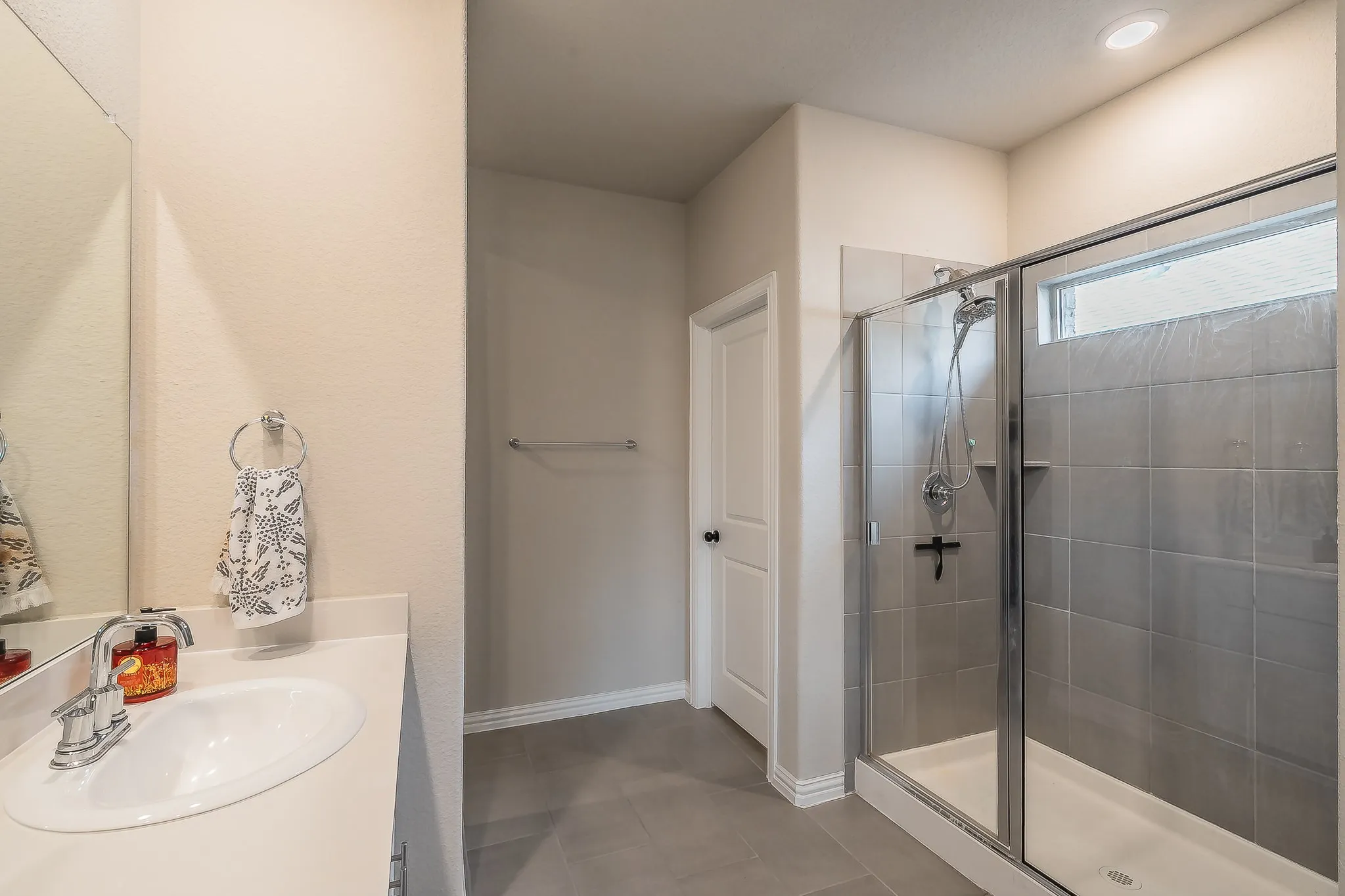 Single Family Residence For Sale in Tarrant County , 2132 Sun Star Drive, Haslet, Texas 76052, 5 Bedroom, 3 Bathroom, 2 Garage spaces, 3,060 Sqft, built in 2021, mls#21385656, Real Estate Agent in Haslet, Homes For Sale in Tarrant county, Homes For Sale in Haslet, Realtor in Haslet Texas, Real Estate Brokerage Independent Realty Texas, Luminita Cordes Realtor