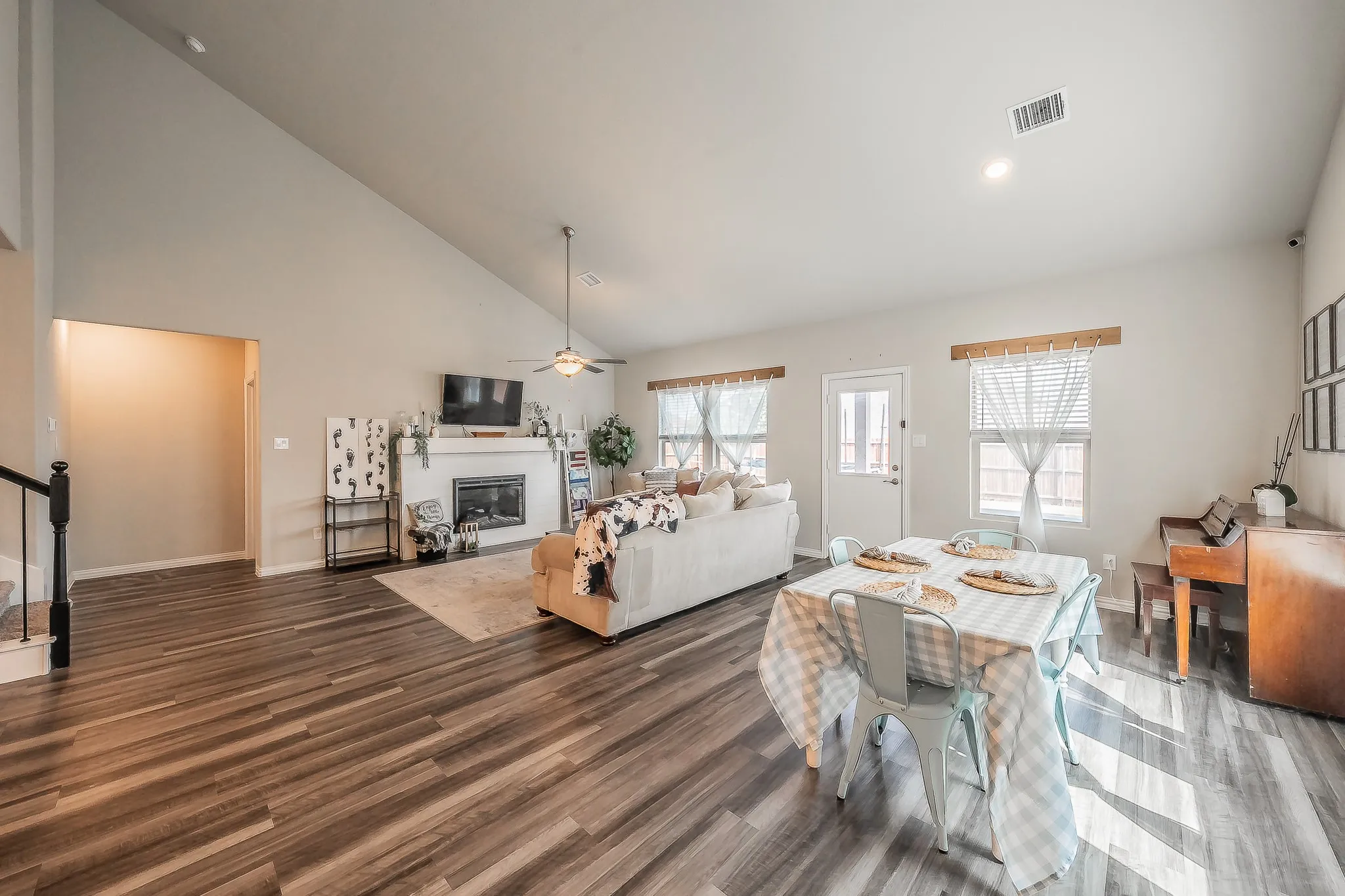 Single Family Residence For Sale in Tarrant County , 2132 Sun Star Drive, Haslet, Texas 76052, 5 Bedroom, 3 Bathroom, 2 Garage spaces, 3,060 Sqft, built in 2021, mls#21385656, Real Estate Agent in Haslet, Homes For Sale in Tarrant county, Homes For Sale in Haslet, Realtor in Haslet Texas, Real Estate Brokerage Independent Realty Texas, Luminita Cordes Realtor