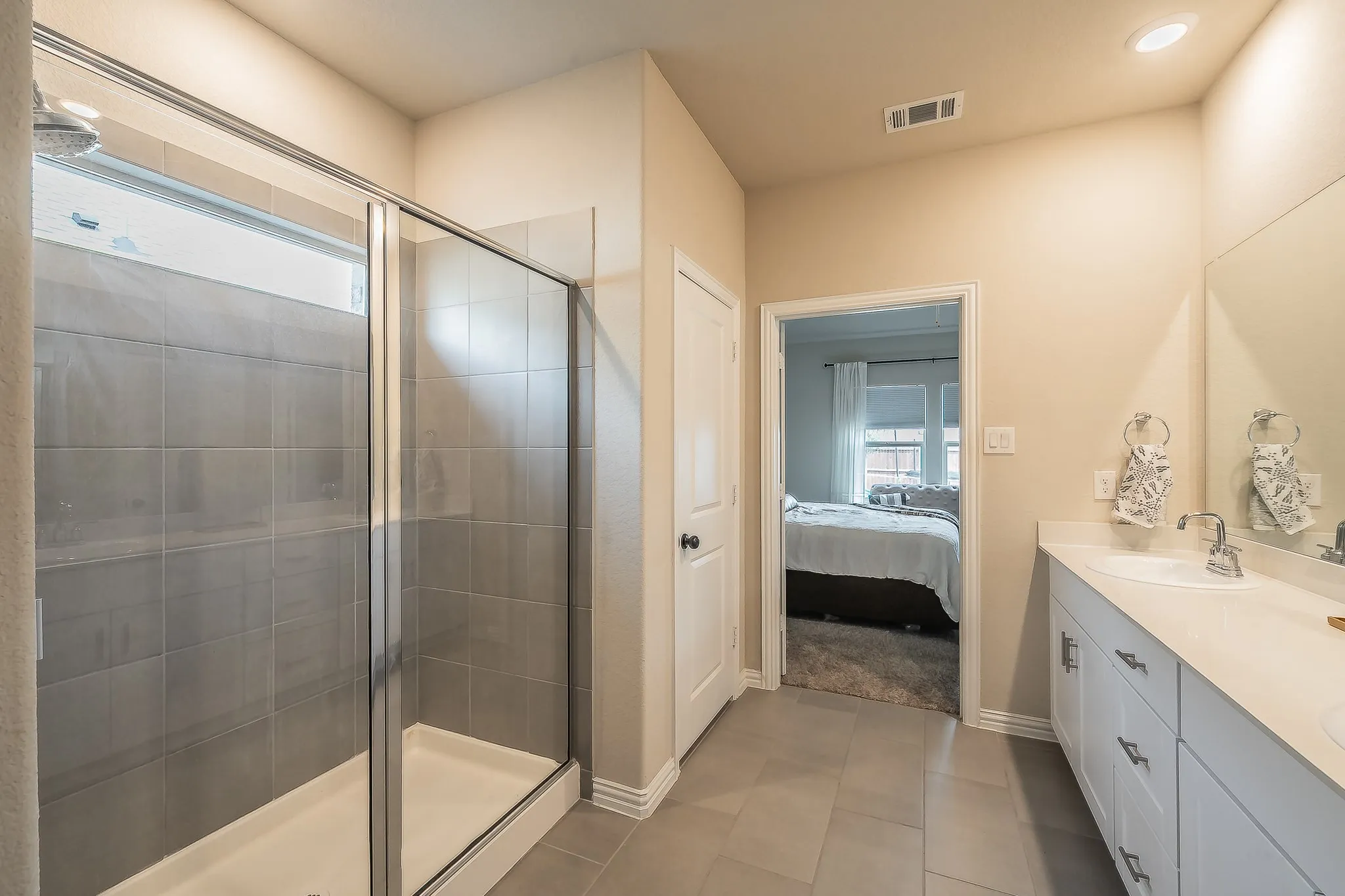 Single Family Residence For Sale in Tarrant County , 2132 Sun Star Drive, Haslet, Texas 76052, 5 Bedroom, 3 Bathroom, 2 Garage spaces, 3,060 Sqft, built in 2021, mls#21385656, Real Estate Agent in Haslet, Homes For Sale in Tarrant county, Homes For Sale in Haslet, Realtor in Haslet Texas, Real Estate Brokerage Independent Realty Texas, Luminita Cordes Realtor
