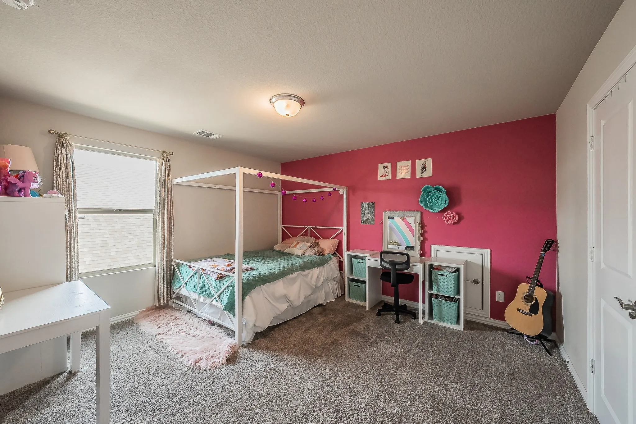 Single Family Residence For Sale in Tarrant County , 2132 Sun Star Drive, Haslet, Texas 76052, 5 Bedroom, 3 Bathroom, 2 Garage spaces, 3,060 Sqft, built in 2021, mls#21385656, Real Estate Agent in Haslet, Homes For Sale in Tarrant county, Homes For Sale in Haslet, Realtor in Haslet Texas, Real Estate Brokerage Independent Realty Texas, Luminita Cordes Realtor