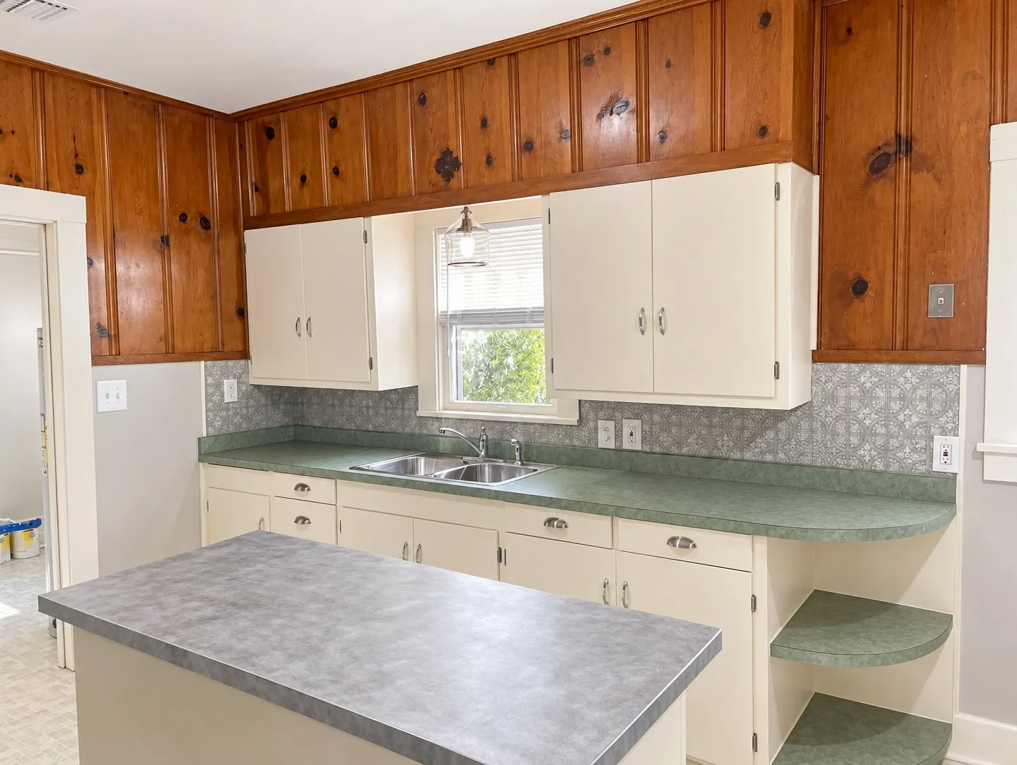 Single Family Residence For Rent in Taylor County , 349 Jeanette Street, Abilene, Texas 79602, 2 Bedroom, 1 Bathroom, Garage spaces, 1,116 Sqft, built in 1921, mls#21394244, Real Estate Agent in Abilene, Homes For Rent in Taylor county, Homes For Rent in Abilene, Realtor in Abilene Texas, Real Estate Brokerage Independent Realty Texas, Luminita Cordes Realtor