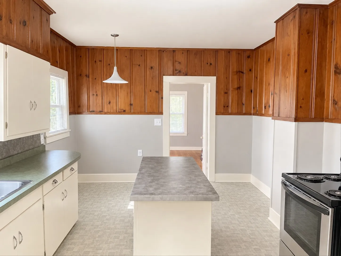 Single Family Residence For Rent in Taylor County , 349 Jeanette Street, Abilene, Texas 79602, 2 Bedroom, 1 Bathroom, Garage spaces, 1,116 Sqft, built in 1921, mls#21394244, Real Estate Agent in Abilene, Homes For Rent in Taylor county, Homes For Rent in Abilene, Realtor in Abilene Texas, Real Estate Brokerage Independent Realty Texas, Luminita Cordes Realtor