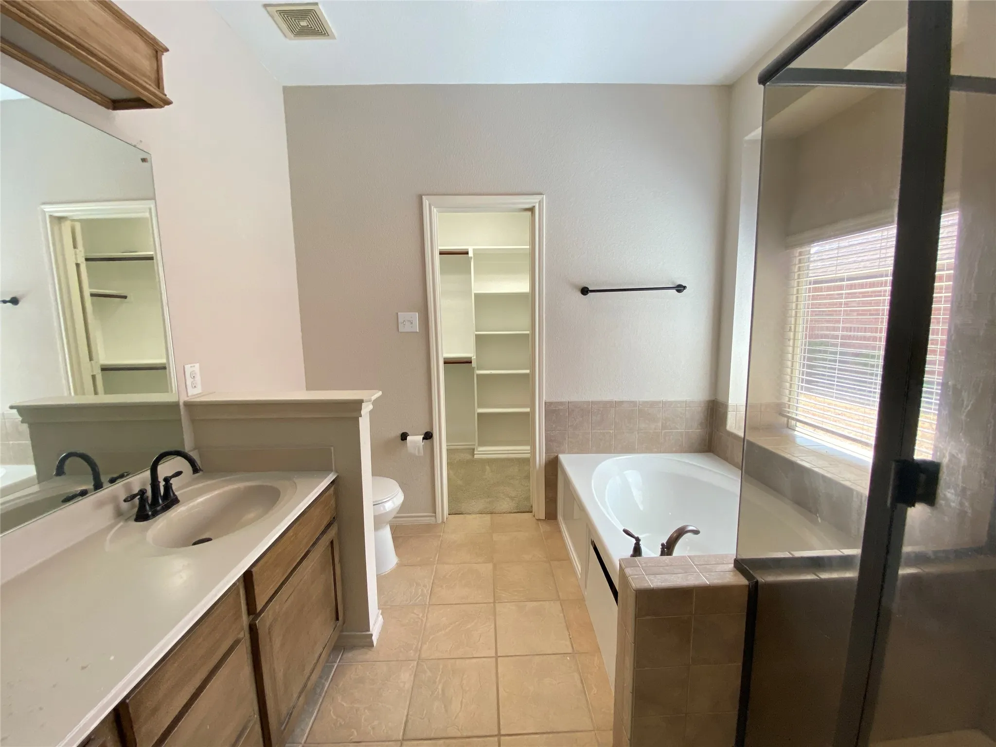 Single Family Residence For Rent in Dallas County , 8307 Timberbrook Lane, Dallas, Texas 75249, 3 Bedroom, 3 Bathroom, 2 Garage spaces, 1,629 Sqft, built in 2009, mls#21394119, Real Estate Agent in Dallas, Homes For Rent in Dallas county, Homes For Rent in Dallas, Realtor in Dallas Texas, Real Estate Brokerage Independent Realty Texas, Luminita Cordes Realtor