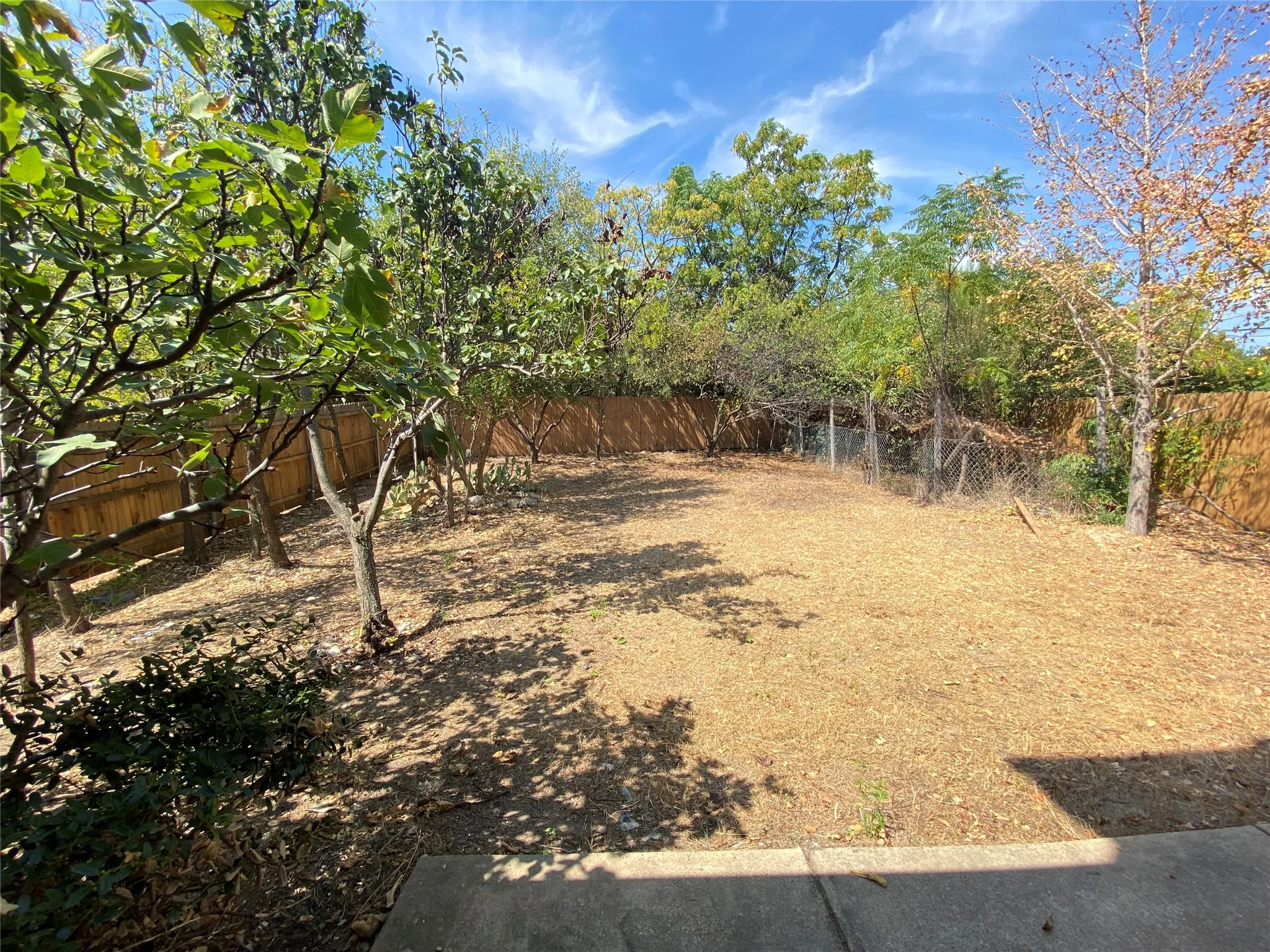 Single Family Residence For Rent in Dallas County , 8307 Timberbrook Lane, Dallas, Texas 75249, 3 Bedroom, 3 Bathroom, 2 Garage spaces, 1,629 Sqft, built in 2009, mls#21394119, Real Estate Agent in Dallas, Homes For Rent in Dallas county, Homes For Rent in Dallas, Realtor in Dallas Texas, Real Estate Brokerage Independent Realty Texas, Luminita Cordes Realtor