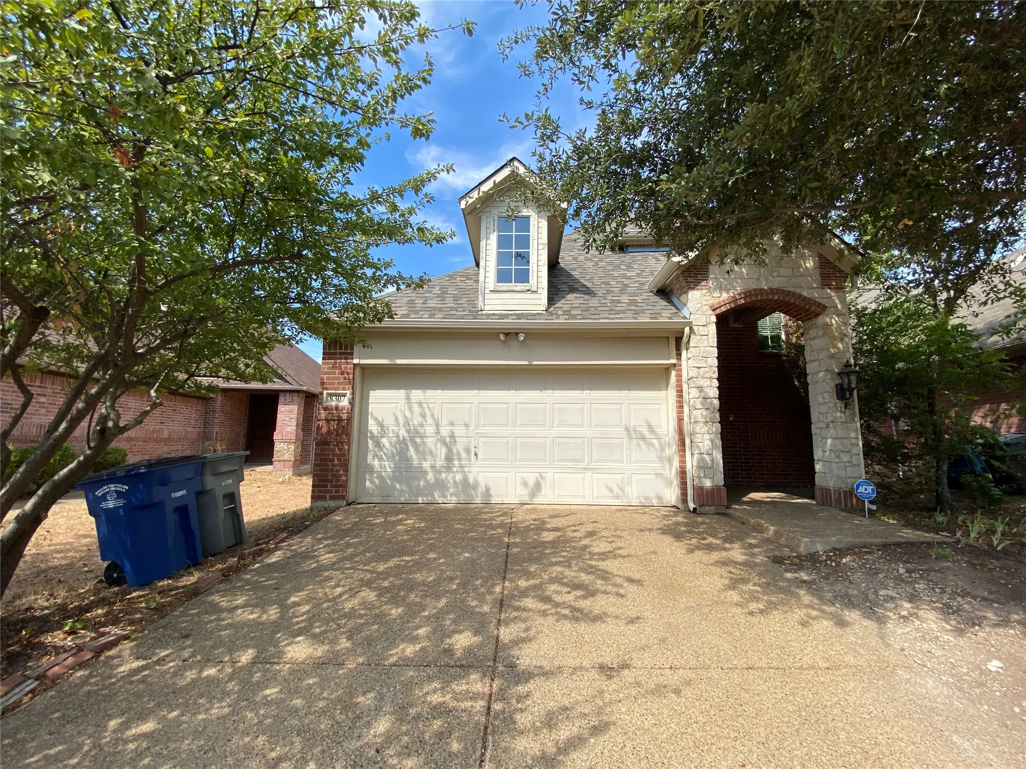 Single Family Residence For Rent in Dallas County , 8307 Timberbrook Lane, Dallas, Texas 75249, 3 Bedroom, 3 Bathroom, 2 Garage spaces, 1,629 Sqft, built in 2009, mls#21394119, Real Estate Agent in Dallas, Homes For Rent in Dallas county, Homes For Rent in Dallas, Realtor in Dallas Texas, Real Estate Brokerage Independent Realty Texas, Luminita Cordes Realtor