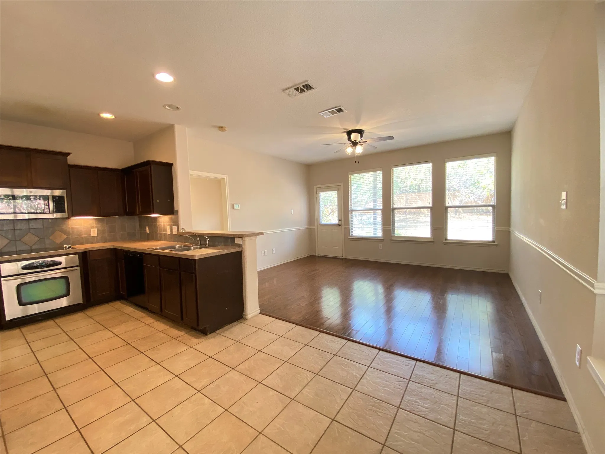 Single Family Residence For Rent in Dallas County , 8307 Timberbrook Lane, Dallas, Texas 75249, 3 Bedroom, 3 Bathroom, 2 Garage spaces, 1,629 Sqft, built in 2009, mls#21394119, Real Estate Agent in Dallas, Homes For Rent in Dallas county, Homes For Rent in Dallas, Realtor in Dallas Texas, Real Estate Brokerage Independent Realty Texas, Luminita Cordes Realtor