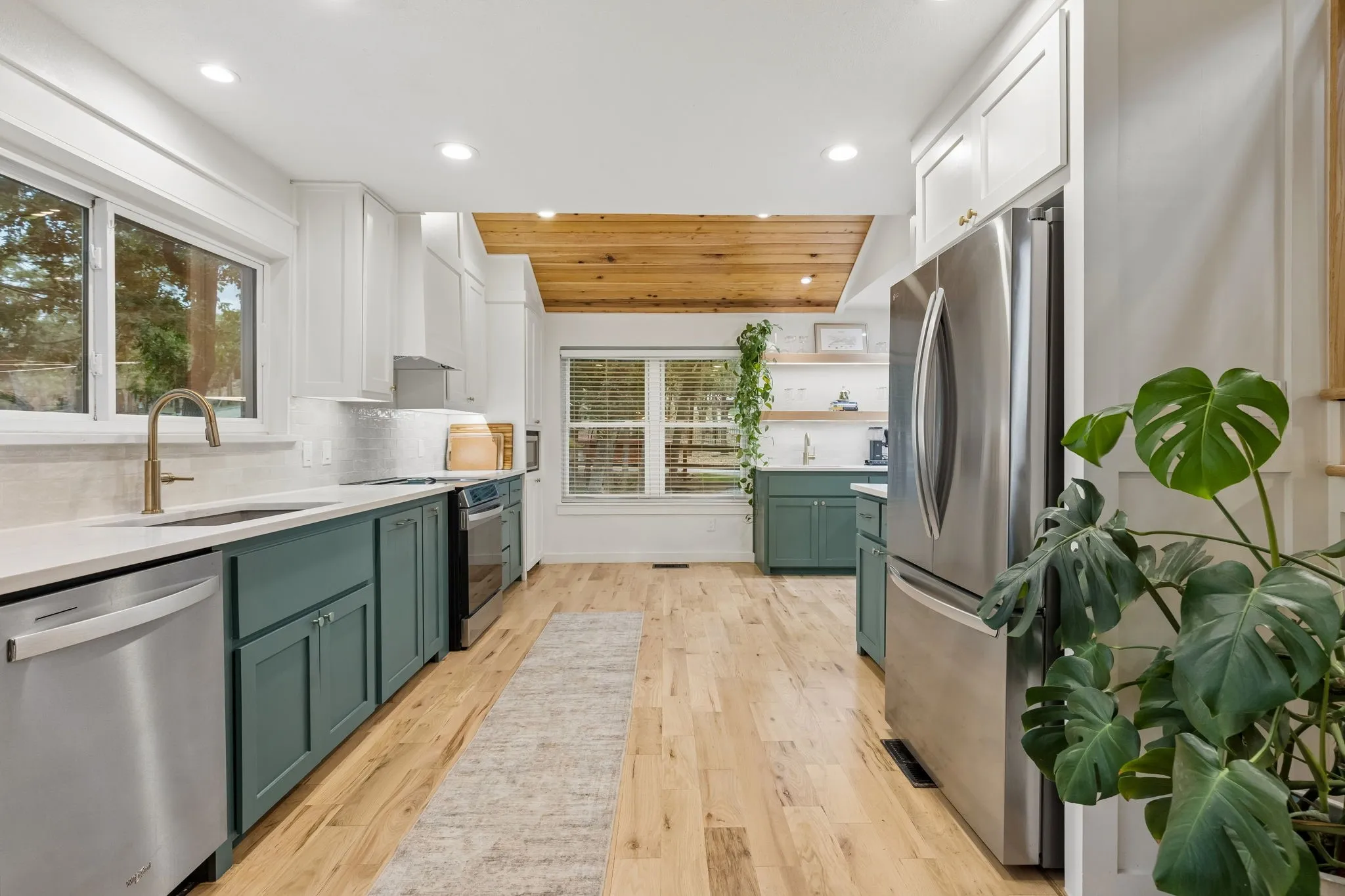Single Family Residence For Sale in Denton County , 3309 Rolling Hill, Flower Mound, Texas 75022, 4 Bedroom, 3 Bathroom, 2 Garage spaces, 2,729 Sqft, built in 1985, mls#21393520, Real Estate Agent in Flower Mound, Homes For Sale in Denton county, Homes For Sale in Flower Mound, Realtor in Flower Mound Texas, Real Estate Brokerage Independent Realty Texas, Luminita Cordes Realtor