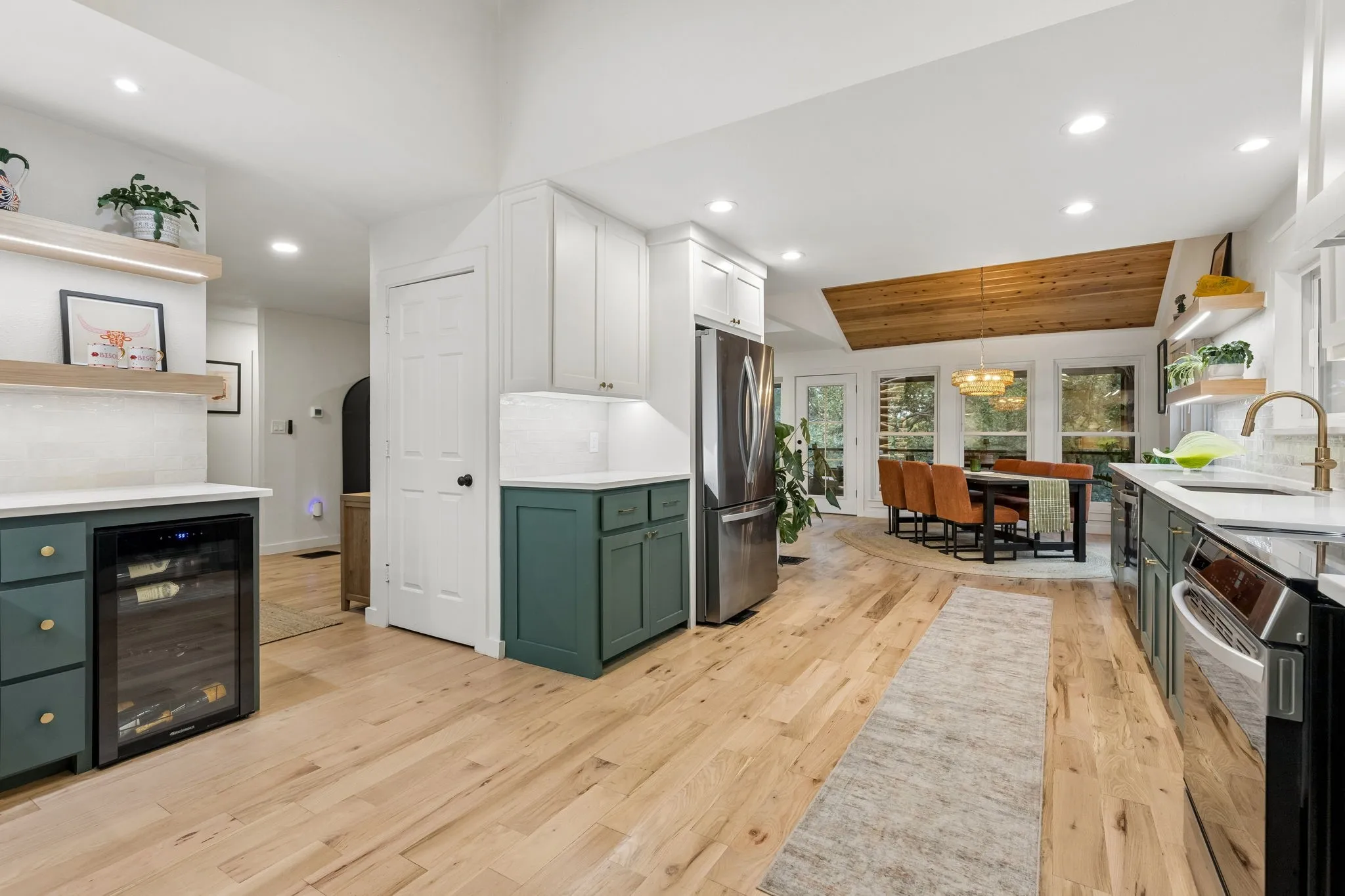 Single Family Residence For Sale in Denton County , 3309 Rolling Hill, Flower Mound, Texas 75022, 4 Bedroom, 3 Bathroom, 2 Garage spaces, 2,729 Sqft, built in 1985, mls#21393520, Real Estate Agent in Flower Mound, Homes For Sale in Denton county, Homes For Sale in Flower Mound, Realtor in Flower Mound Texas, Real Estate Brokerage Independent Realty Texas, Luminita Cordes Realtor