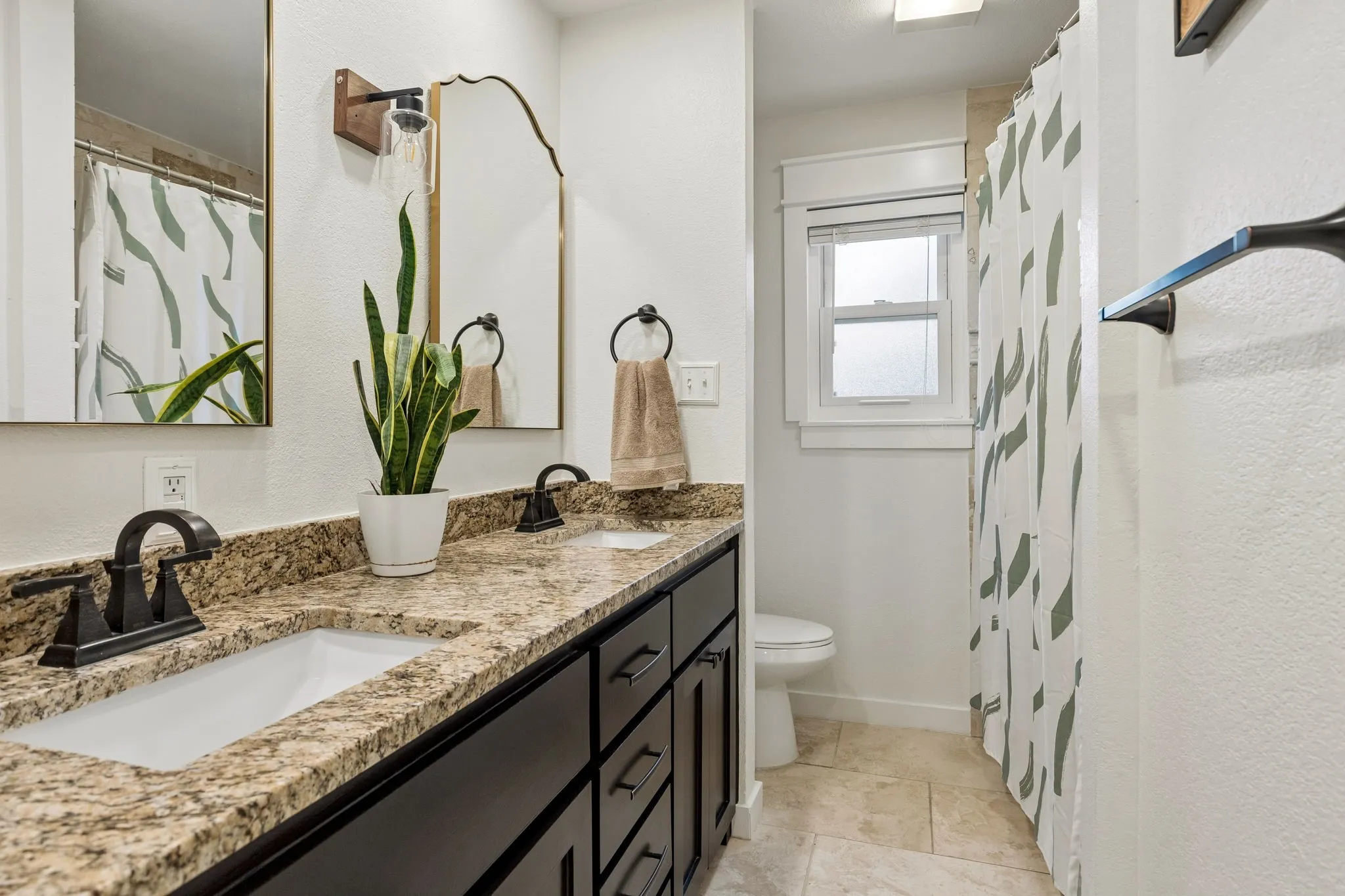 Single Family Residence For Sale in Denton County , 3309 Rolling Hill, Flower Mound, Texas 75022, 4 Bedroom, 3 Bathroom, 2 Garage spaces, 2,729 Sqft, built in 1985, mls#21393520, Real Estate Agent in Flower Mound, Homes For Sale in Denton county, Homes For Sale in Flower Mound, Realtor in Flower Mound Texas, Real Estate Brokerage Independent Realty Texas, Luminita Cordes Realtor