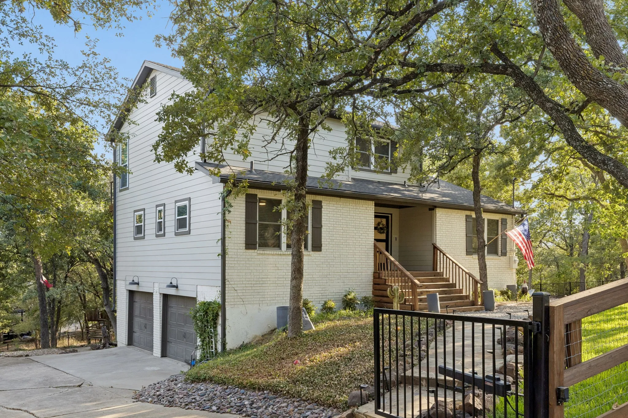 Single Family Residence For Sale in Denton County , 3309 Rolling Hill, Flower Mound, Texas 75022, 4 Bedroom, 3 Bathroom, 2 Garage spaces, 2,729 Sqft, built in 1985, mls#21393520, Real Estate Agent in Flower Mound, Homes For Sale in Denton county, Homes For Sale in Flower Mound, Realtor in Flower Mound Texas, Real Estate Brokerage Independent Realty Texas, Luminita Cordes Realtor