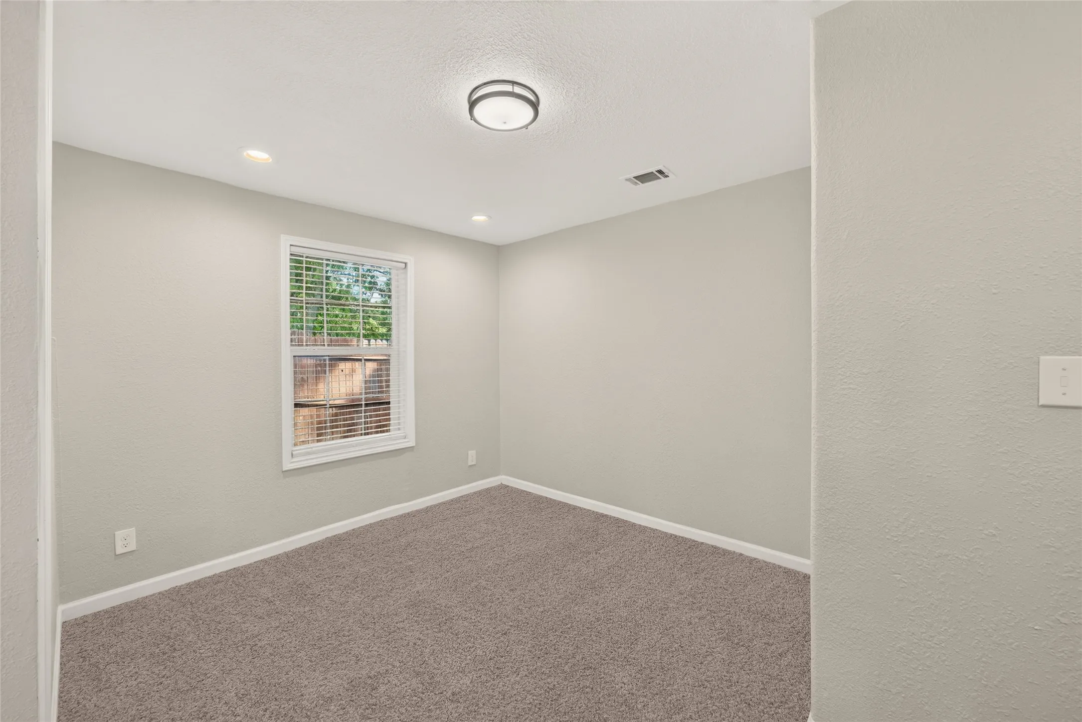 Single Family Residence For Sale in Rockwall County , 708 Sherman Street, Rockwall, Texas 75087, 3 Bedroom, 2 Bathroom, Garage spaces, 1,288 Sqft, built in 1974, mls#21393067, Real Estate Agent in Rockwall, Homes For Sale in Rockwall county, Homes For Sale in Rockwall, Realtor in Rockwall Texas, Real Estate Brokerage Independent Realty Texas, Luminita Cordes Realtor