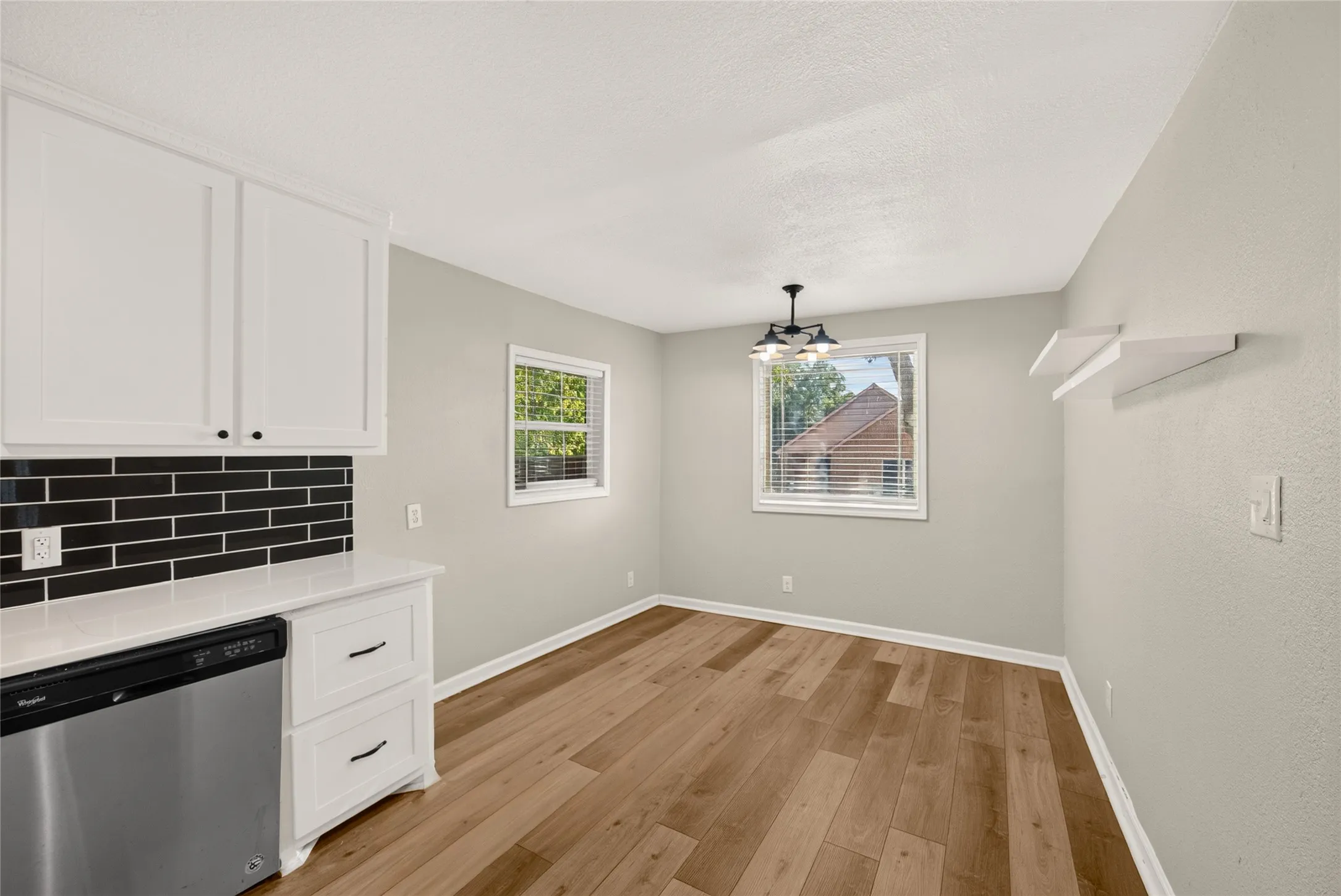 Single Family Residence For Sale in Rockwall County , 708 Sherman Street, Rockwall, Texas 75087, 3 Bedroom, 2 Bathroom, Garage spaces, 1,288 Sqft, built in 1974, mls#21393067, Real Estate Agent in Rockwall, Homes For Sale in Rockwall county, Homes For Sale in Rockwall, Realtor in Rockwall Texas, Real Estate Brokerage Independent Realty Texas, Luminita Cordes Realtor