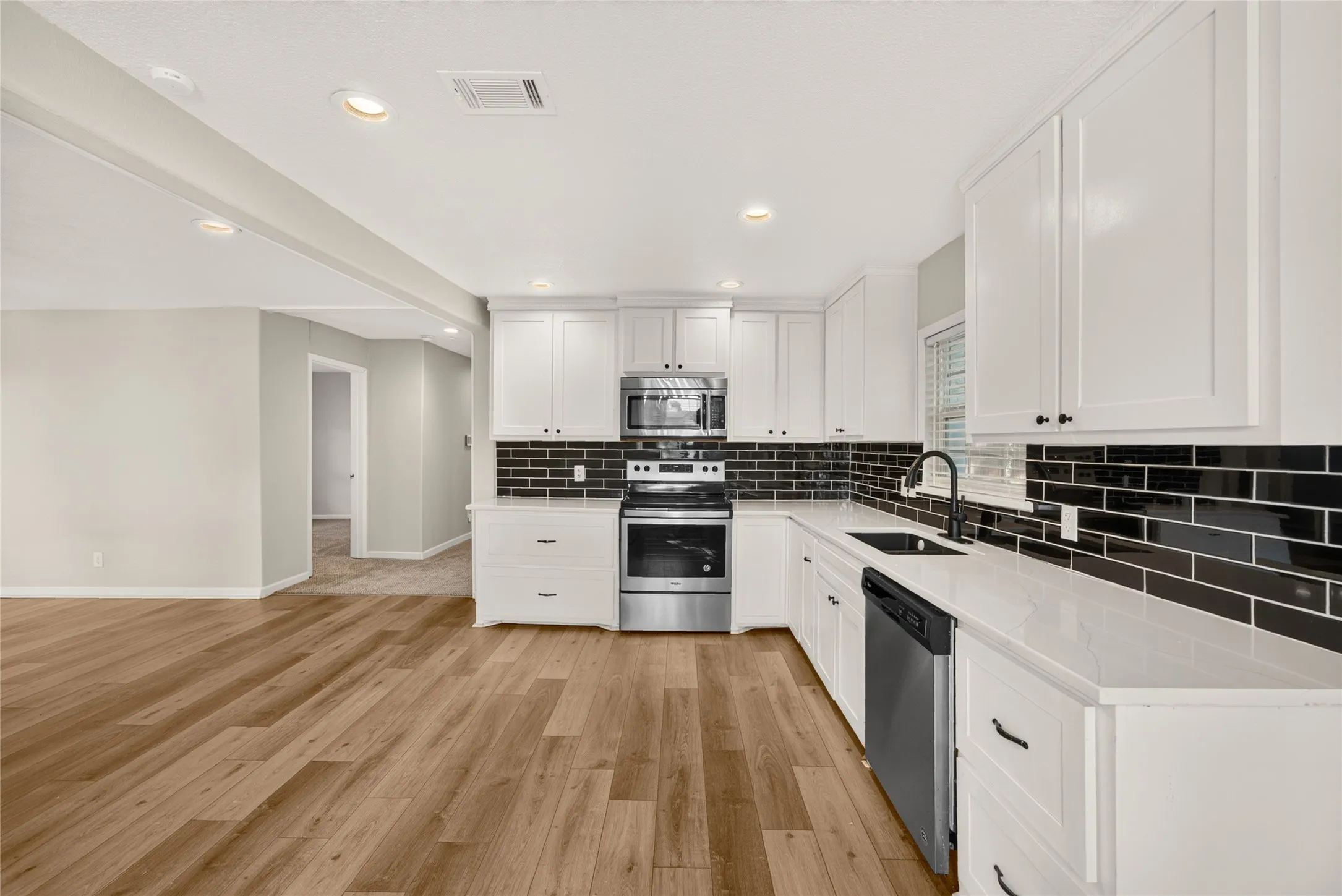 Single Family Residence For Sale in Rockwall County , 708 Sherman Street, Rockwall, Texas 75087, 3 Bedroom, 2 Bathroom, Garage spaces, 1,288 Sqft, built in 1974, mls#21393067, Real Estate Agent in Rockwall, Homes For Sale in Rockwall county, Homes For Sale in Rockwall, Realtor in Rockwall Texas, Real Estate Brokerage Independent Realty Texas, Luminita Cordes Realtor