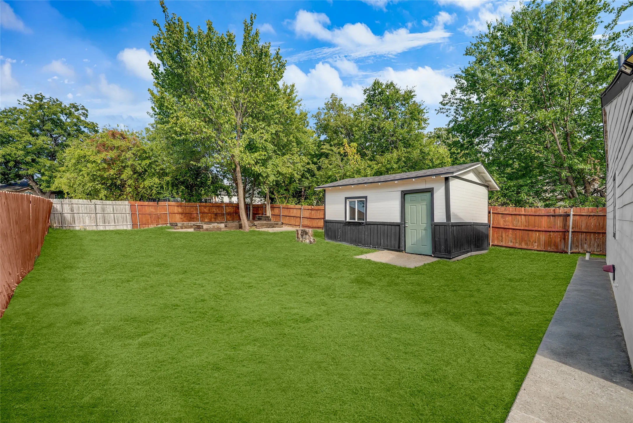 Single Family Residence For Sale in Rockwall County , 708 Sherman Street, Rockwall, Texas 75087, 3 Bedroom, 2 Bathroom, Garage spaces, 1,288 Sqft, built in 1974, mls#21393067, Real Estate Agent in Rockwall, Homes For Sale in Rockwall county, Homes For Sale in Rockwall, Realtor in Rockwall Texas, Real Estate Brokerage Independent Realty Texas, Luminita Cordes Realtor