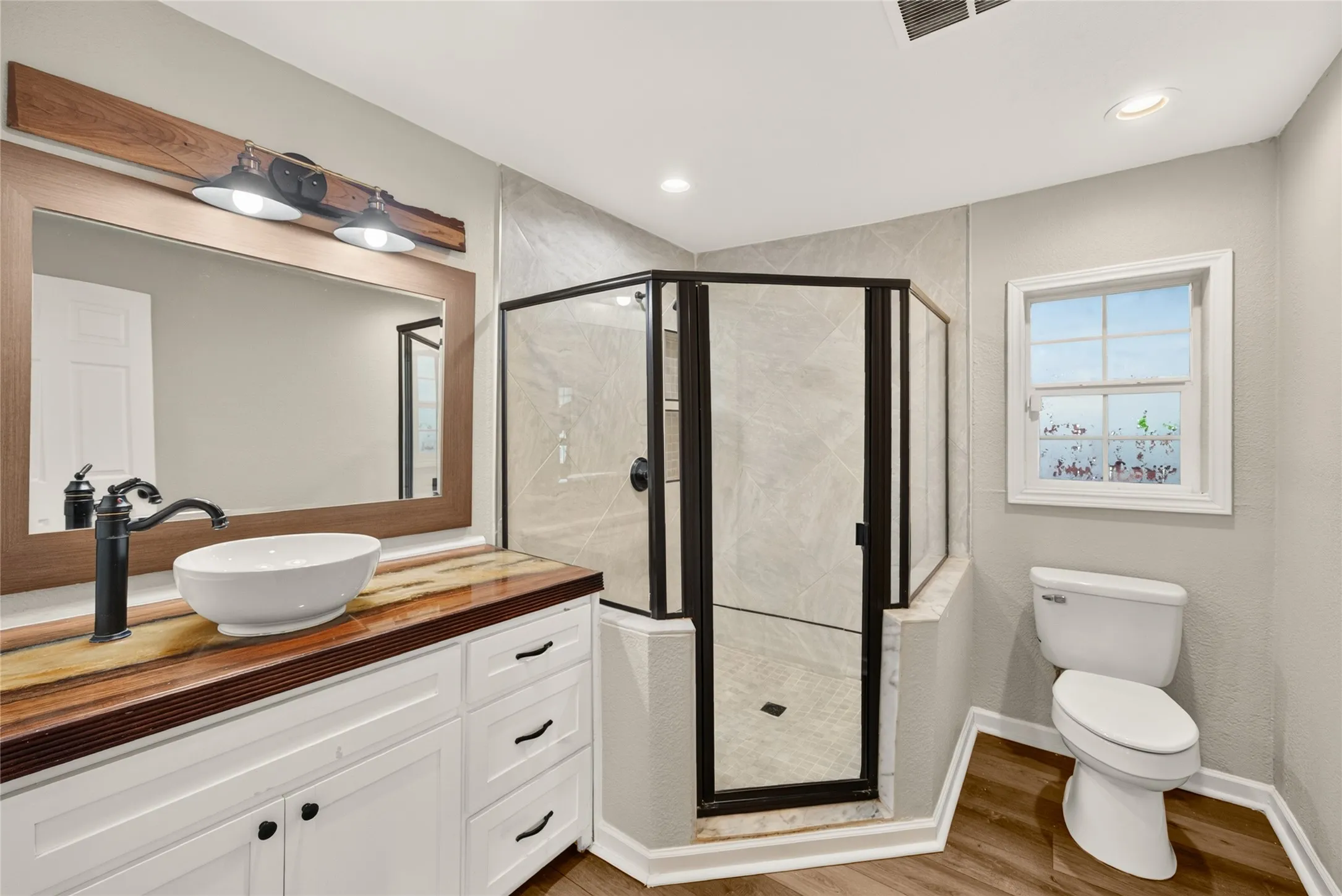 Single Family Residence For Sale in Rockwall County , 708 Sherman Street, Rockwall, Texas 75087, 3 Bedroom, 2 Bathroom, Garage spaces, 1,288 Sqft, built in 1974, mls#21393067, Real Estate Agent in Rockwall, Homes For Sale in Rockwall county, Homes For Sale in Rockwall, Realtor in Rockwall Texas, Real Estate Brokerage Independent Realty Texas, Luminita Cordes Realtor