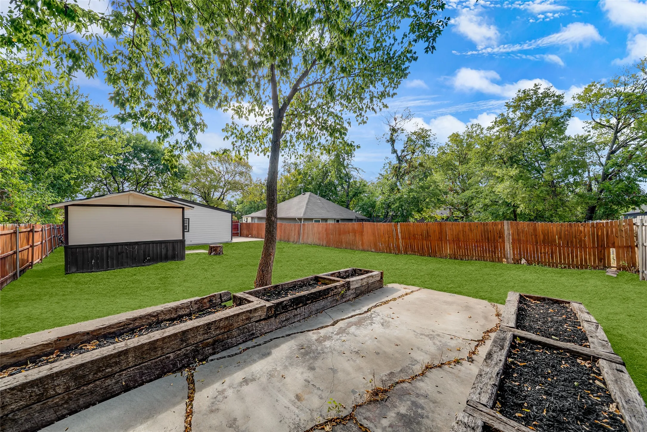 Single Family Residence For Sale in Rockwall County , 708 Sherman Street, Rockwall, Texas 75087, 3 Bedroom, 2 Bathroom, Garage spaces, 1,288 Sqft, built in 1974, mls#21393067, Real Estate Agent in Rockwall, Homes For Sale in Rockwall county, Homes For Sale in Rockwall, Realtor in Rockwall Texas, Real Estate Brokerage Independent Realty Texas, Luminita Cordes Realtor