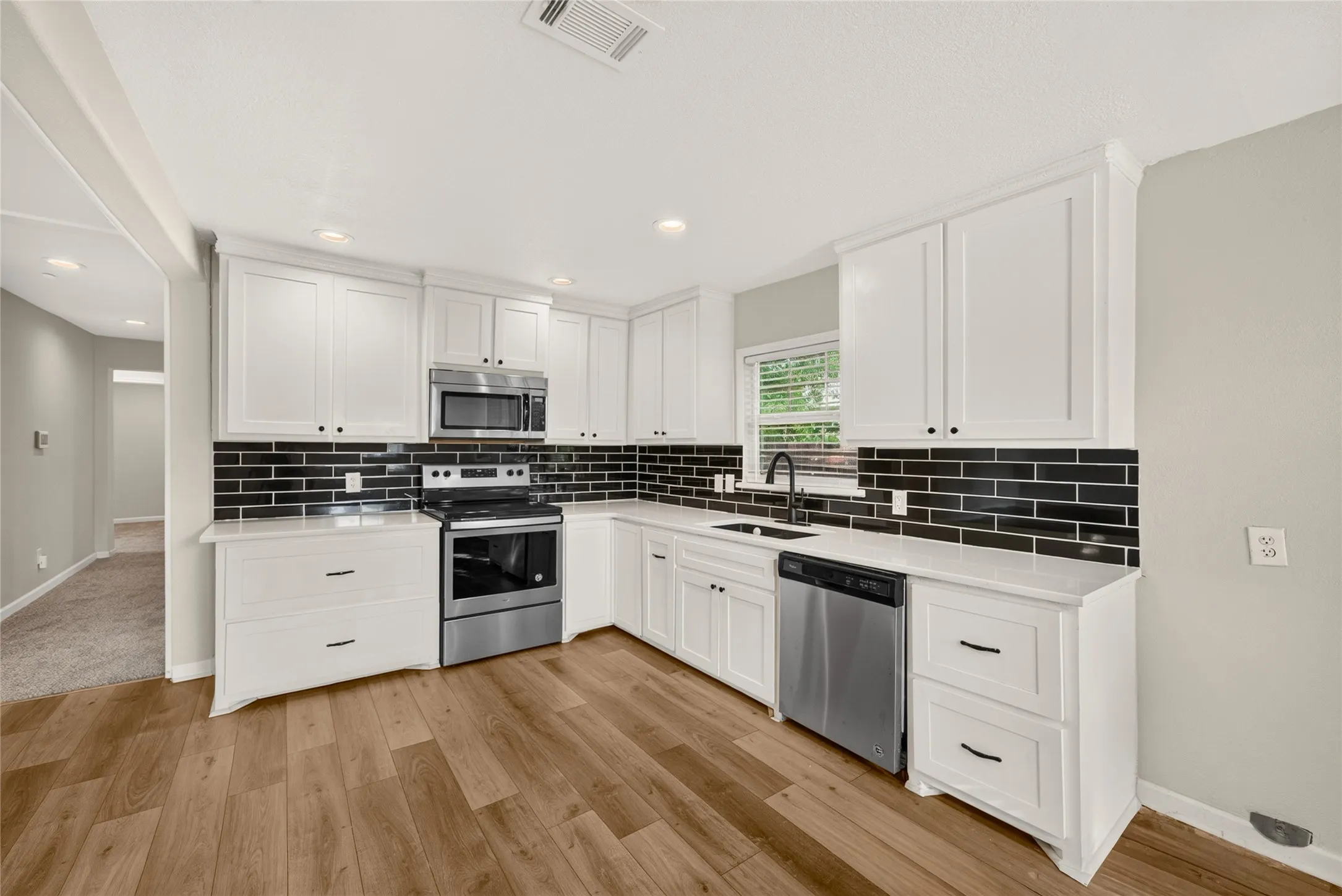 Single Family Residence For Sale in Rockwall County , 708 Sherman Street, Rockwall, Texas 75087, 3 Bedroom, 2 Bathroom, Garage spaces, 1,288 Sqft, built in 1974, mls#21393067, Real Estate Agent in Rockwall, Homes For Sale in Rockwall county, Homes For Sale in Rockwall, Realtor in Rockwall Texas, Real Estate Brokerage Independent Realty Texas, Luminita Cordes Realtor