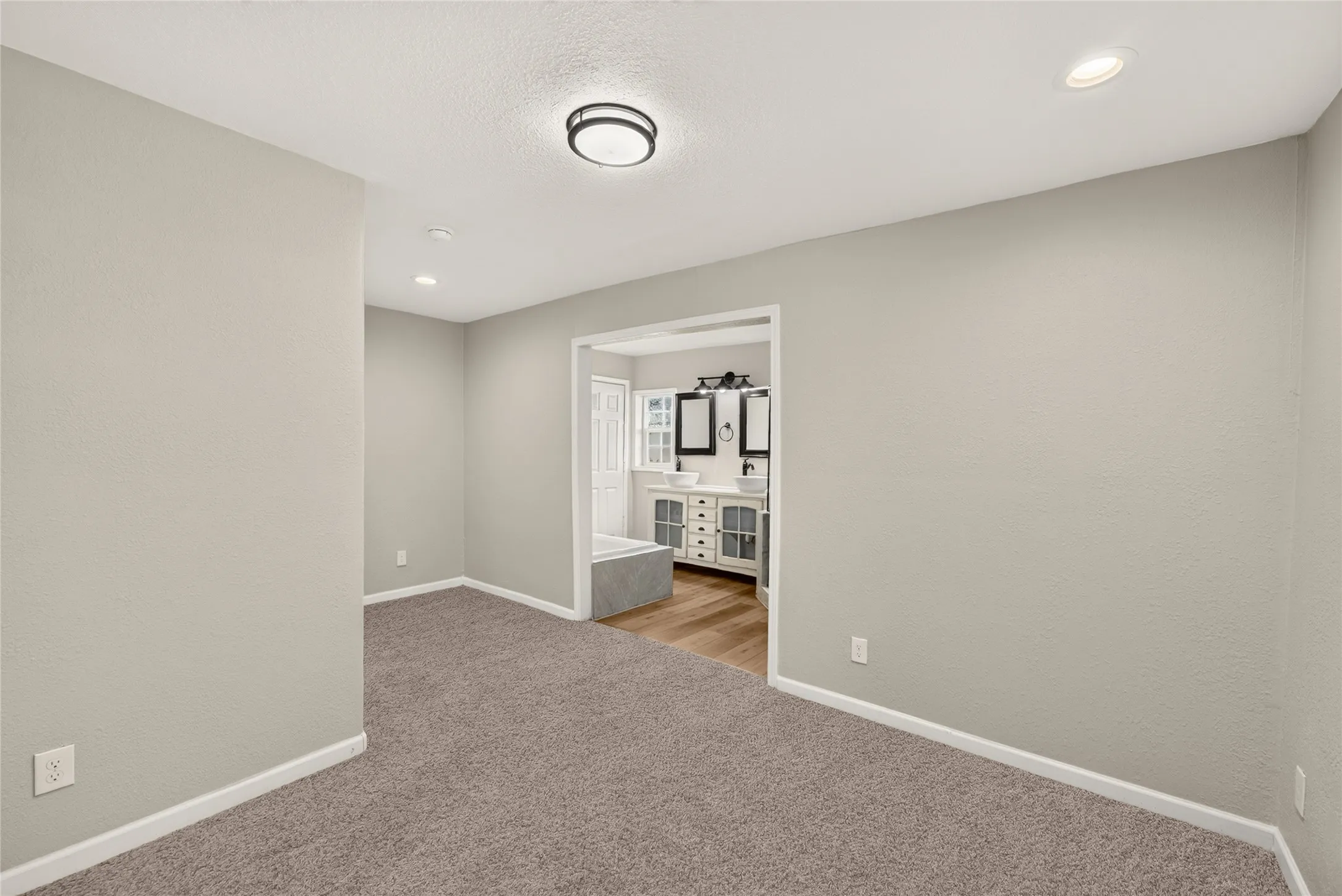 Single Family Residence For Sale in Rockwall County , 708 Sherman Street, Rockwall, Texas 75087, 3 Bedroom, 2 Bathroom, Garage spaces, 1,288 Sqft, built in 1974, mls#21393067, Real Estate Agent in Rockwall, Homes For Sale in Rockwall county, Homes For Sale in Rockwall, Realtor in Rockwall Texas, Real Estate Brokerage Independent Realty Texas, Luminita Cordes Realtor