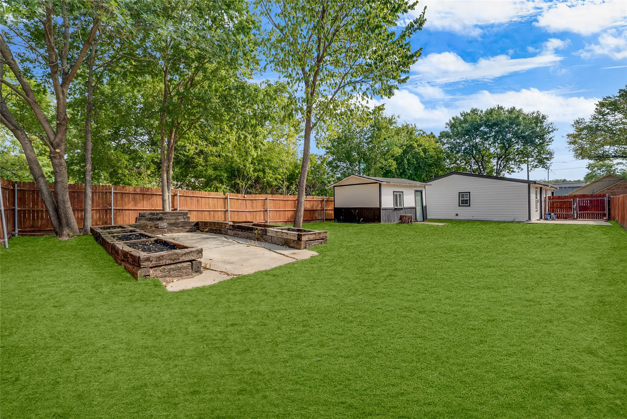 Single Family Residence For Sale in Rockwall County , 708 Sherman Street, Rockwall, Texas 75087, 3 Bedroom, 2 Bathroom, Garage spaces, 1,288 Sqft, built in 1974, mls#21393067, Real Estate Agent in Rockwall, Homes For Sale in Rockwall county, Homes For Sale in Rockwall, Realtor in Rockwall Texas, Real Estate Brokerage Independent Realty Texas, Luminita Cordes Realtor