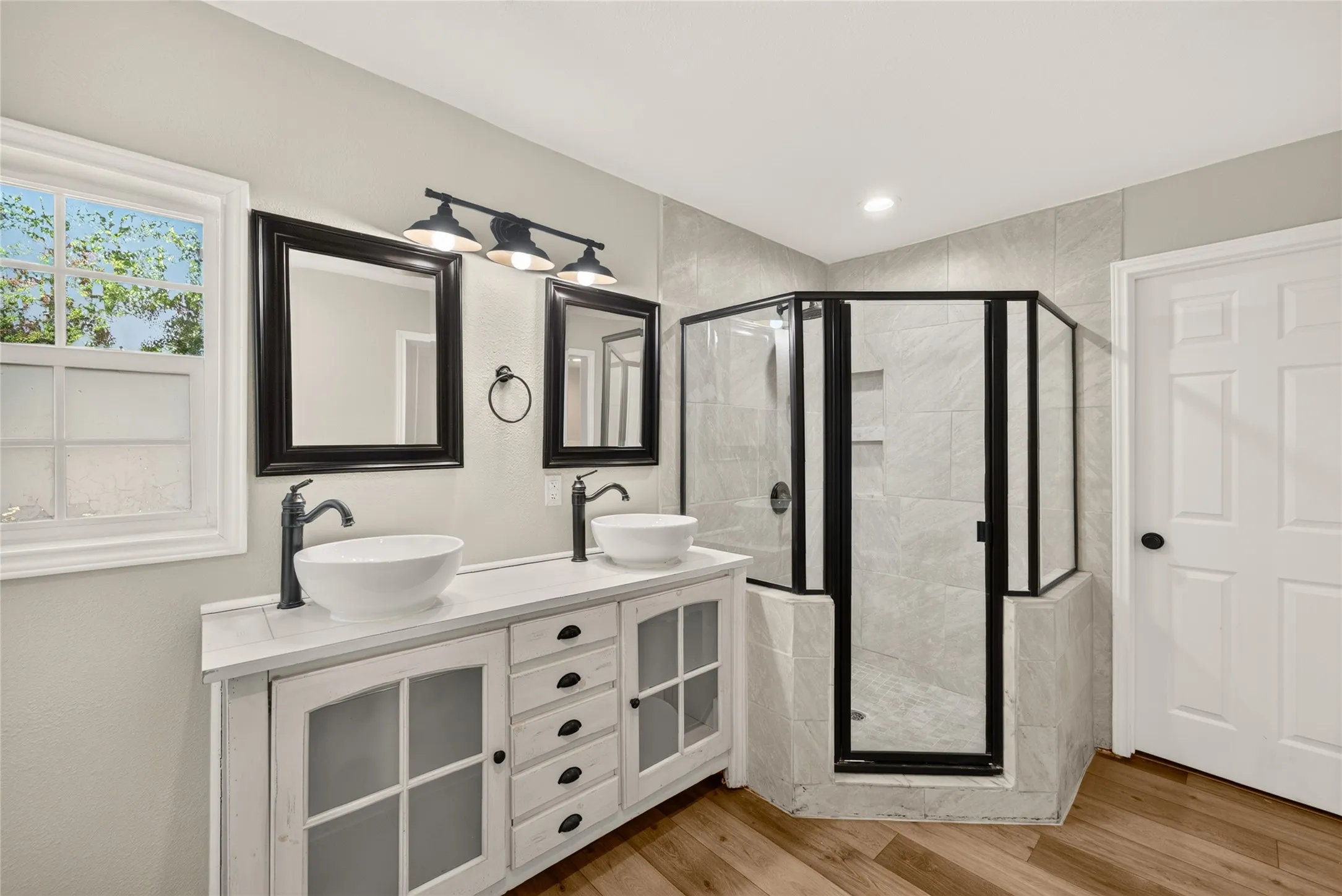Single Family Residence For Sale in Rockwall County , 708 Sherman Street, Rockwall, Texas 75087, 3 Bedroom, 2 Bathroom, Garage spaces, 1,288 Sqft, built in 1974, mls#21393067, Real Estate Agent in Rockwall, Homes For Sale in Rockwall county, Homes For Sale in Rockwall, Realtor in Rockwall Texas, Real Estate Brokerage Independent Realty Texas, Luminita Cordes Realtor