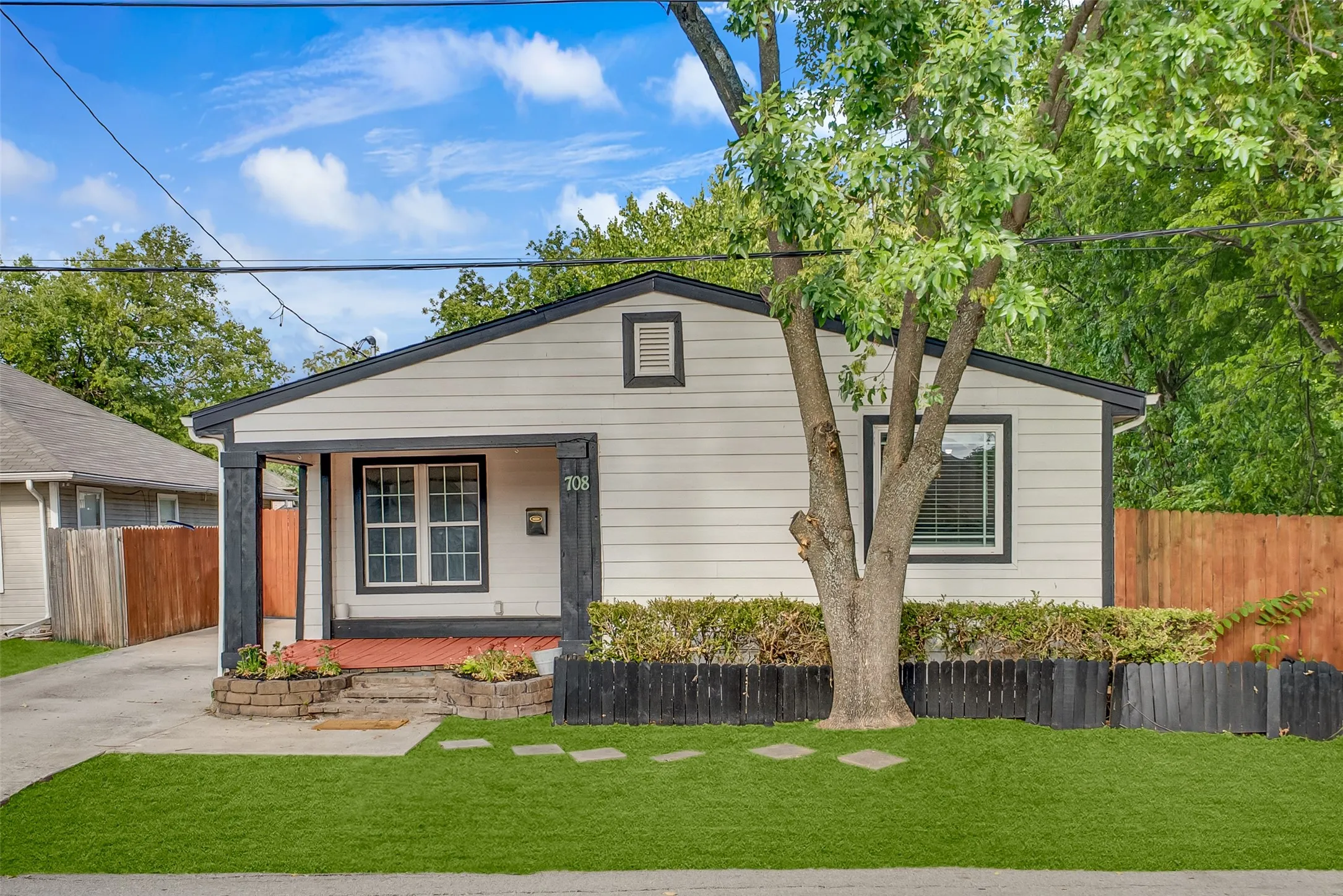 Single Family Residence For Sale in Rockwall County , 708 Sherman Street, Rockwall, Texas 75087, 3 Bedroom, 2 Bathroom, Garage spaces, 1,288 Sqft, built in 1974, mls#21393067, Real Estate Agent in Rockwall, Homes For Sale in Rockwall county, Homes For Sale in Rockwall, Realtor in Rockwall Texas, Real Estate Brokerage Independent Realty Texas, Luminita Cordes Realtor