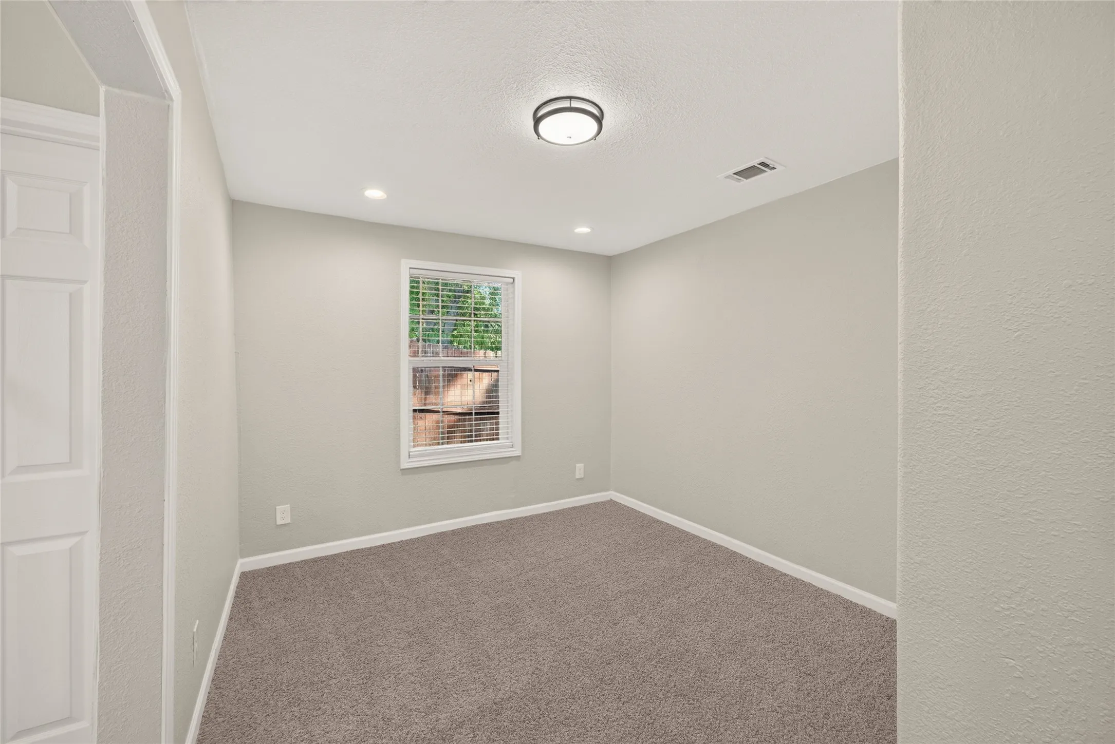 Single Family Residence For Sale in Rockwall County , 708 Sherman Street, Rockwall, Texas 75087, 3 Bedroom, 2 Bathroom, Garage spaces, 1,288 Sqft, built in 1974, mls#21393067, Real Estate Agent in Rockwall, Homes For Sale in Rockwall county, Homes For Sale in Rockwall, Realtor in Rockwall Texas, Real Estate Brokerage Independent Realty Texas, Luminita Cordes Realtor