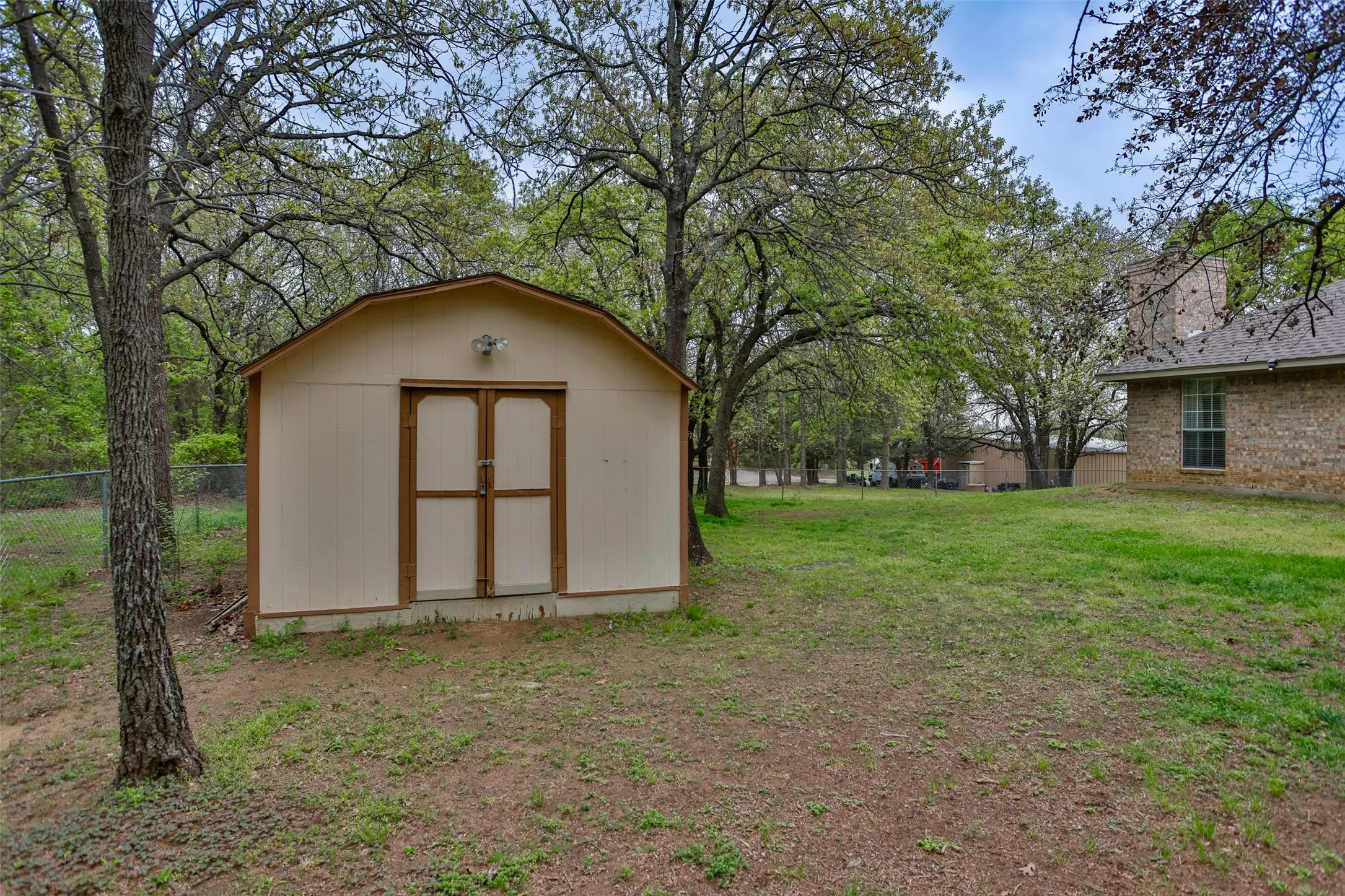 Single Family Residence For Sale in Cooke County , 8059 E US Highway 82, Gainesville, Texas 76240, 2 Bedroom, 2 Bathroom, Garage spaces, 1,962 Sqft, built in 1995, mls#21394219, Real Estate Agent in Gainesville, Homes For Sale in Cooke county, Homes For Sale in Gainesville, Realtor in Gainesville Texas, Real Estate Brokerage Independent Realty Texas, Luminita Cordes Realtor